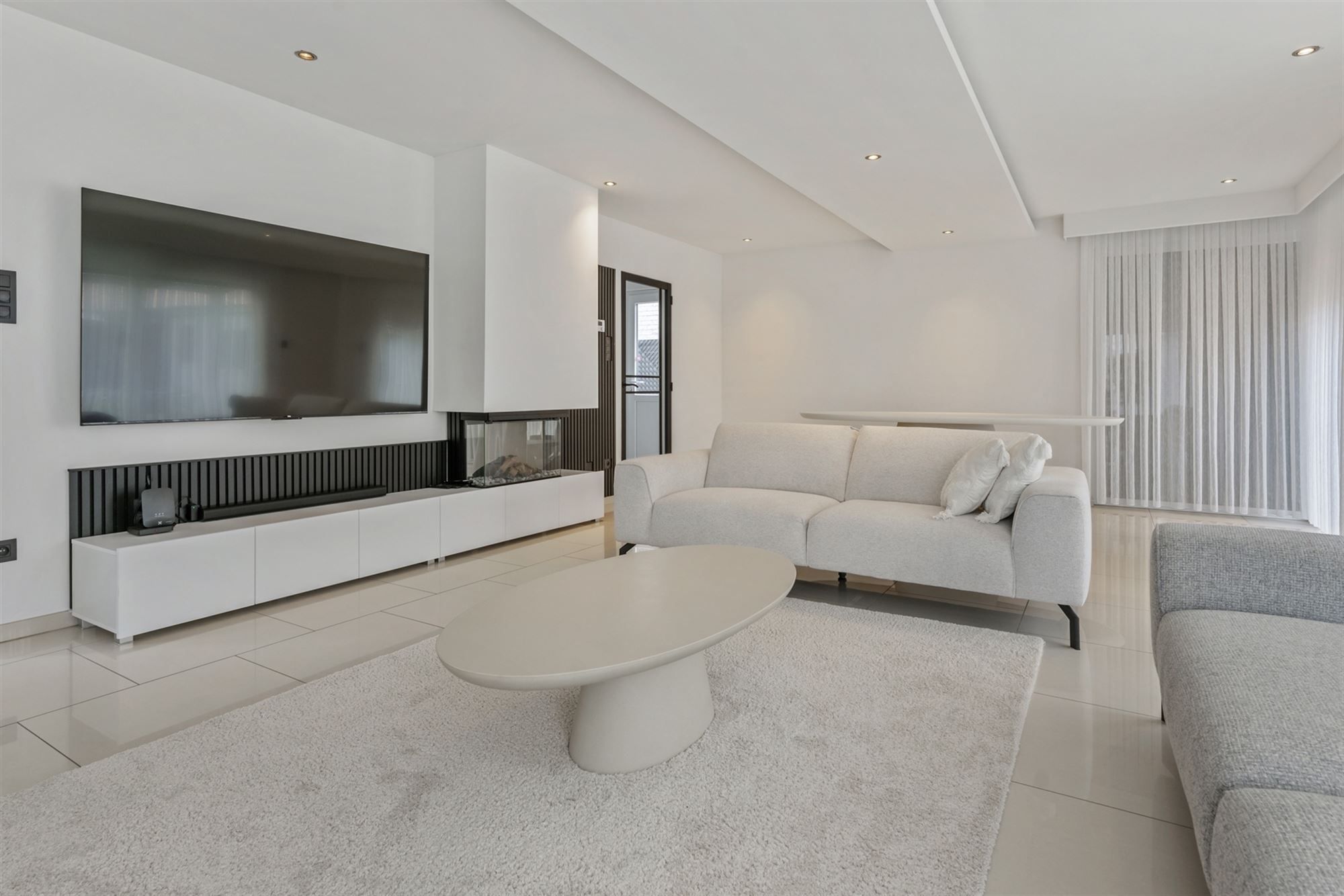 ZEER RUIME WONING MET 5 LAAPKAMERS OP RUSTIGE DOCH CENTRALE LIGGING IN KOERSEL foto 2