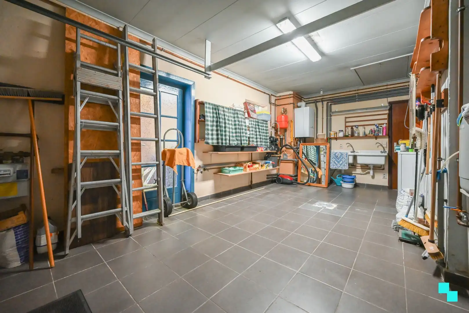Goed onderhouden villa met garage te Izegem foto 30