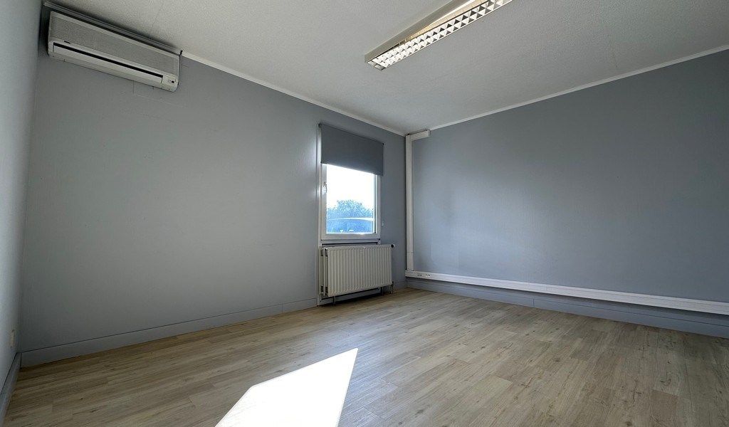 Alleenstaand kantoor te huur langs R4 te Wondelgem foto 6