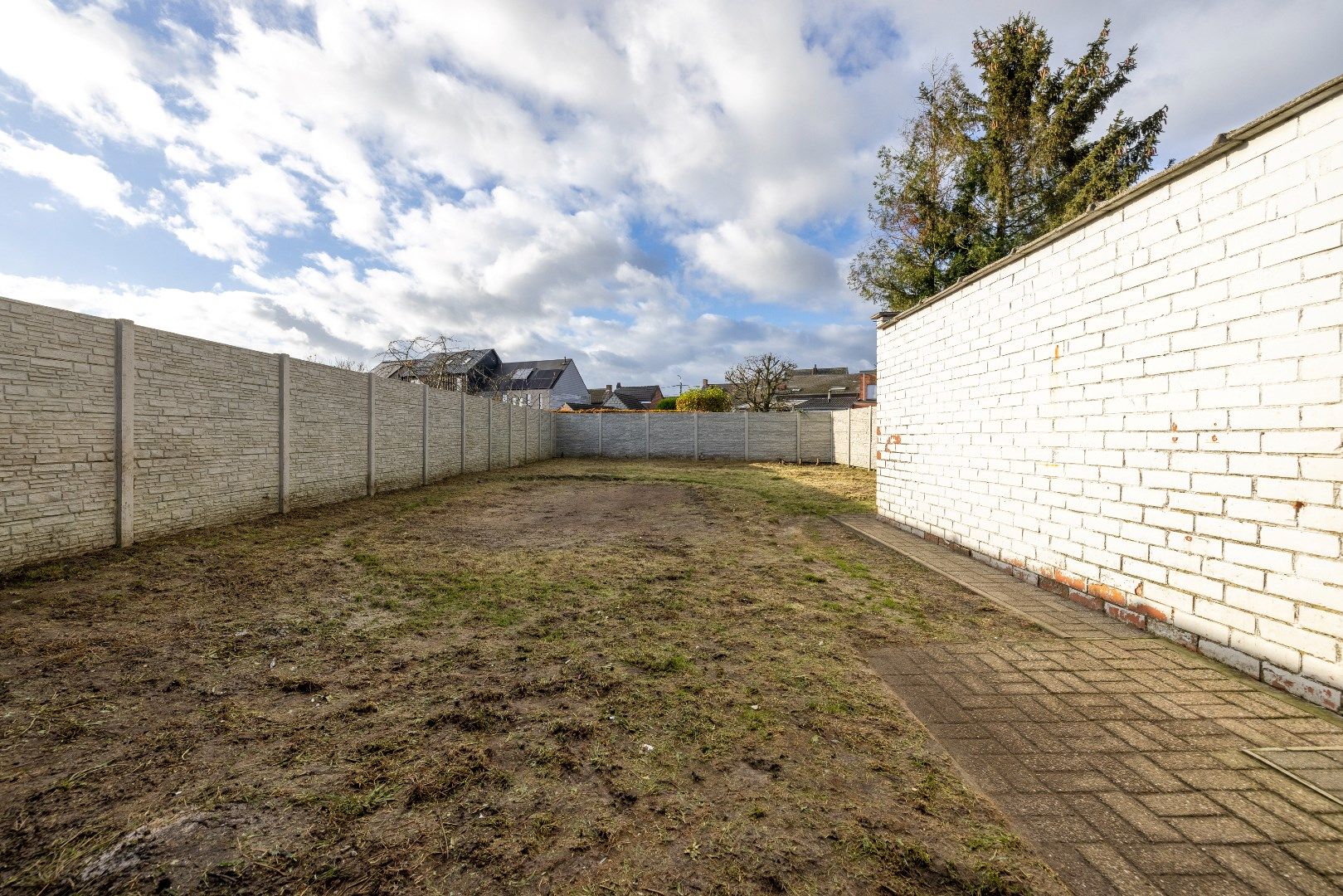 Ruime woning met 4 slk, aparte garage en tuin foto 21