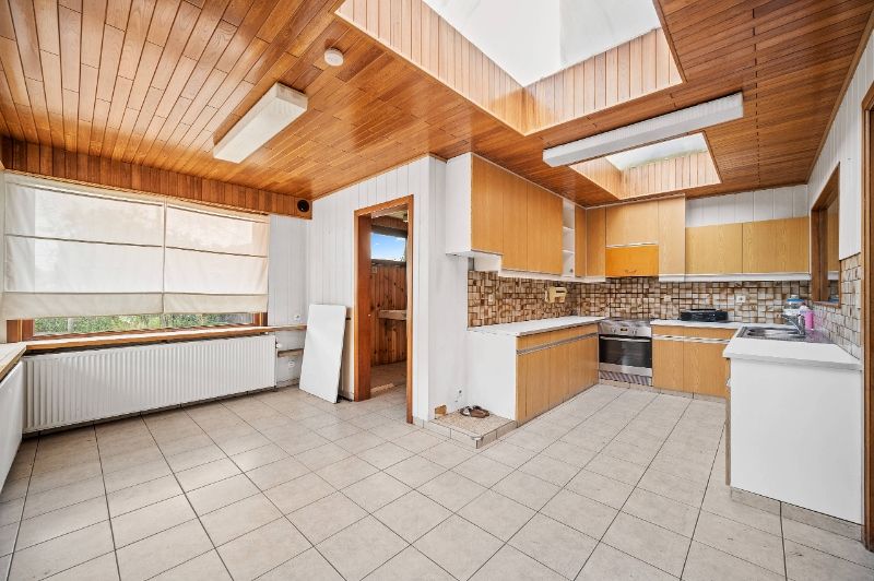 Ruime woning van 260m² op 4a25ca met 4 slaapkamers foto 8