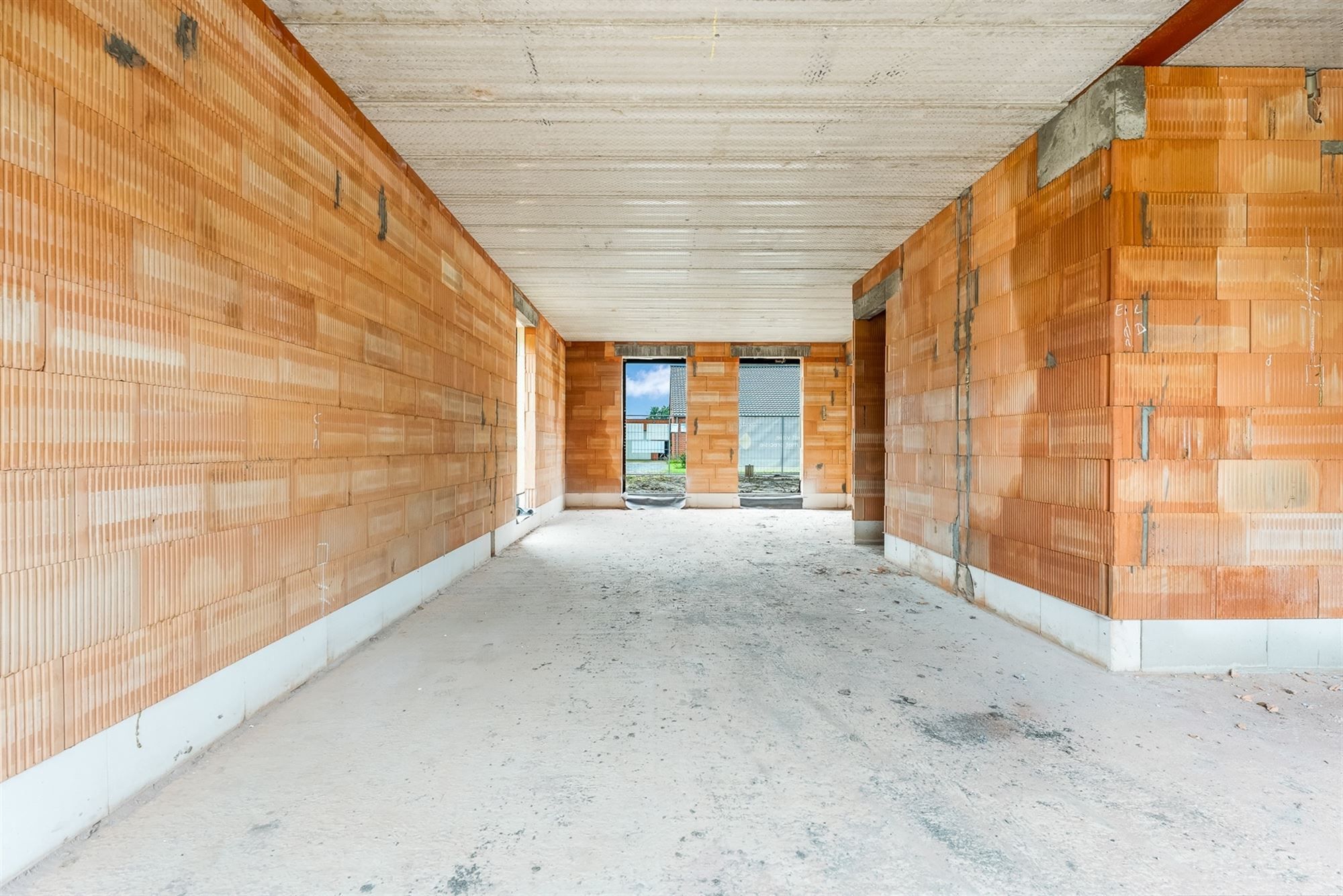 VOLLEDIG AFGEWERKTE NIEUWBOUWWONING IN DOODLOPENDE STRAAT foto 6