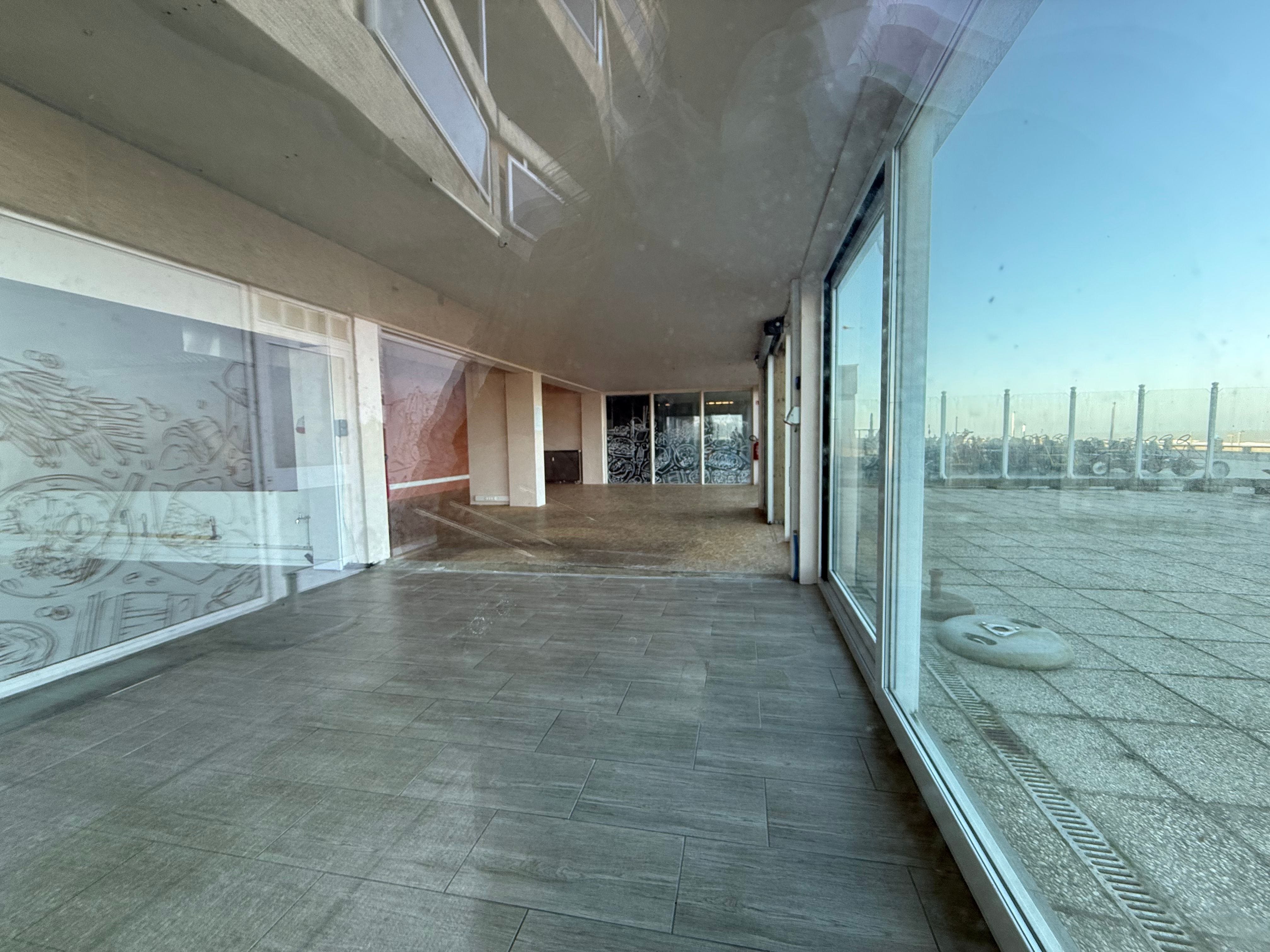 Handelsgelijkvloers op de zeedijk 385m² foto 6