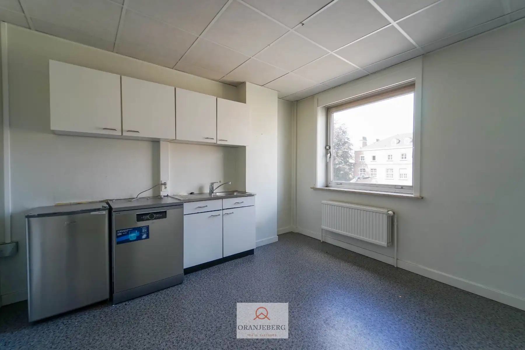 Instapklaar hoekkantoor met 5 ruimtes aan François Laurentplein foto 5