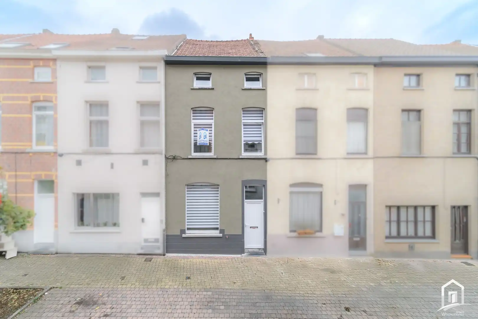 Instapklare, gerenoveerde woning aan de stadsrand van Aalst foto {{pictureIndex}}