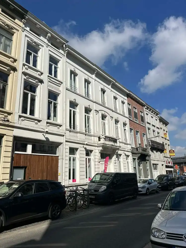 QUASI NIEUWBOUW 125 m2 MET 3 SLAAPKAMERS EN RUIM TERRAS OPEN ZICHT foto 2