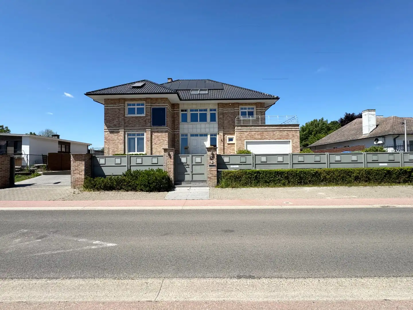 Unieke en ruime villa met 9 slaapkamers, lift, zonnepanelen en 10 parkeerplaatsen op riant perceel van 2.313 m² foto 3