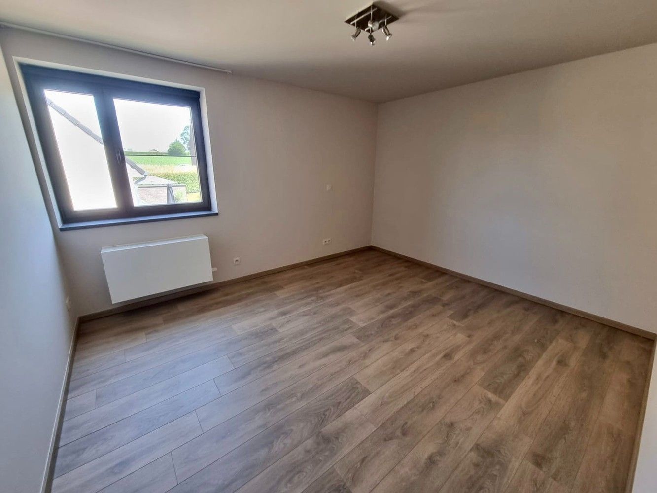 Ruime woning met 4 slaapkamers te huur! foto 8