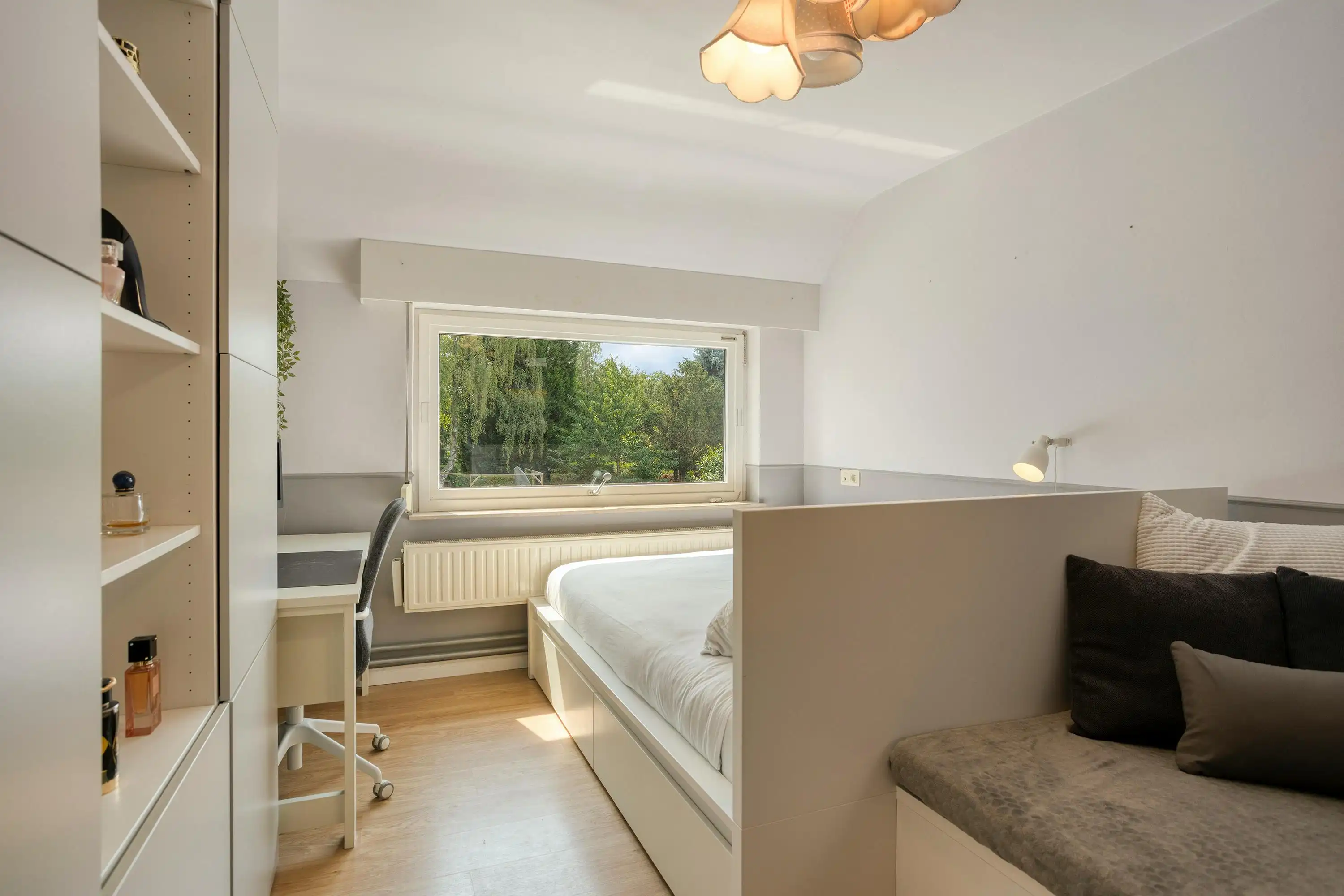 Instapklare gezinswoning met 4 slaapkamers en tuin te Kuringen foto 23