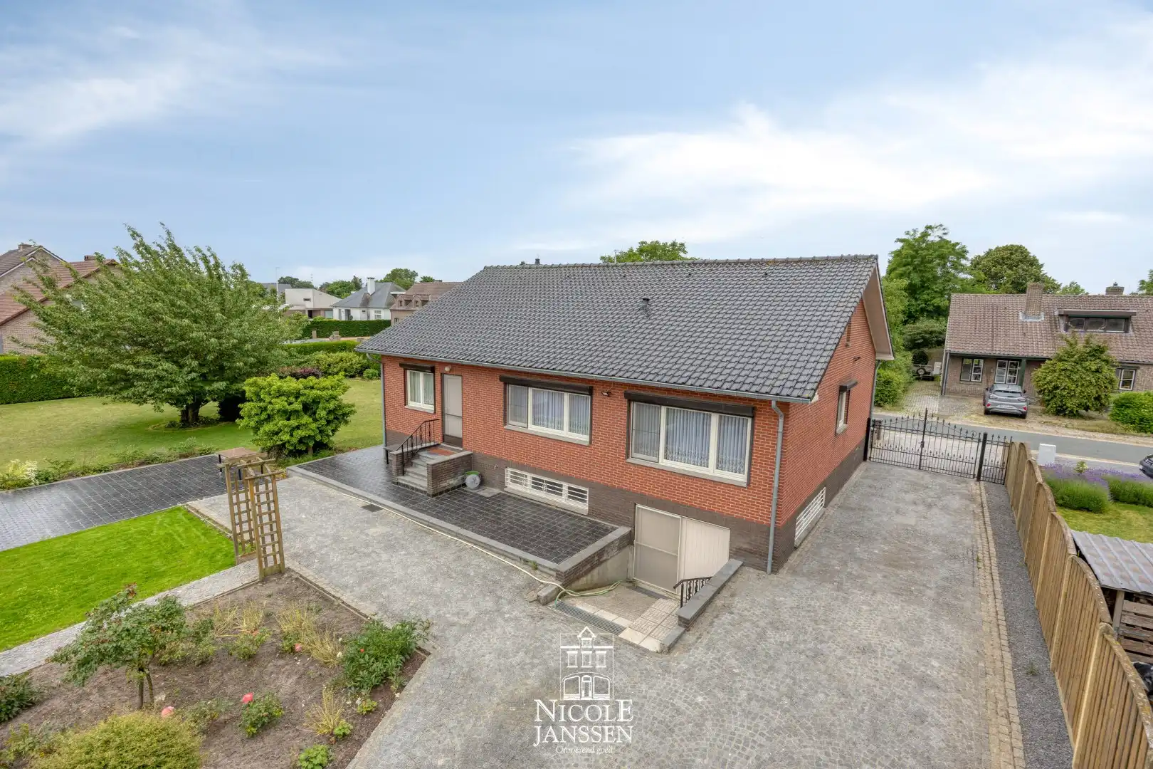 Woning met tuin (te verkavelen tot bouwgrond) foto 2