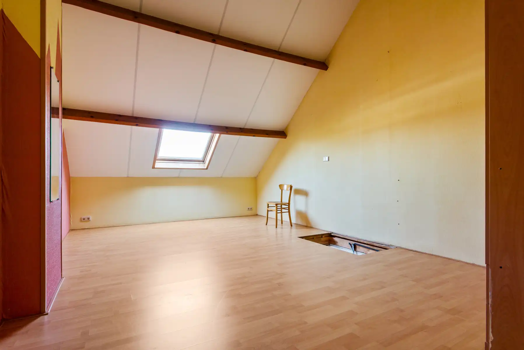Instapklaar rijhuis met 2 slpk, terras en potentieel in Rumst foto 15