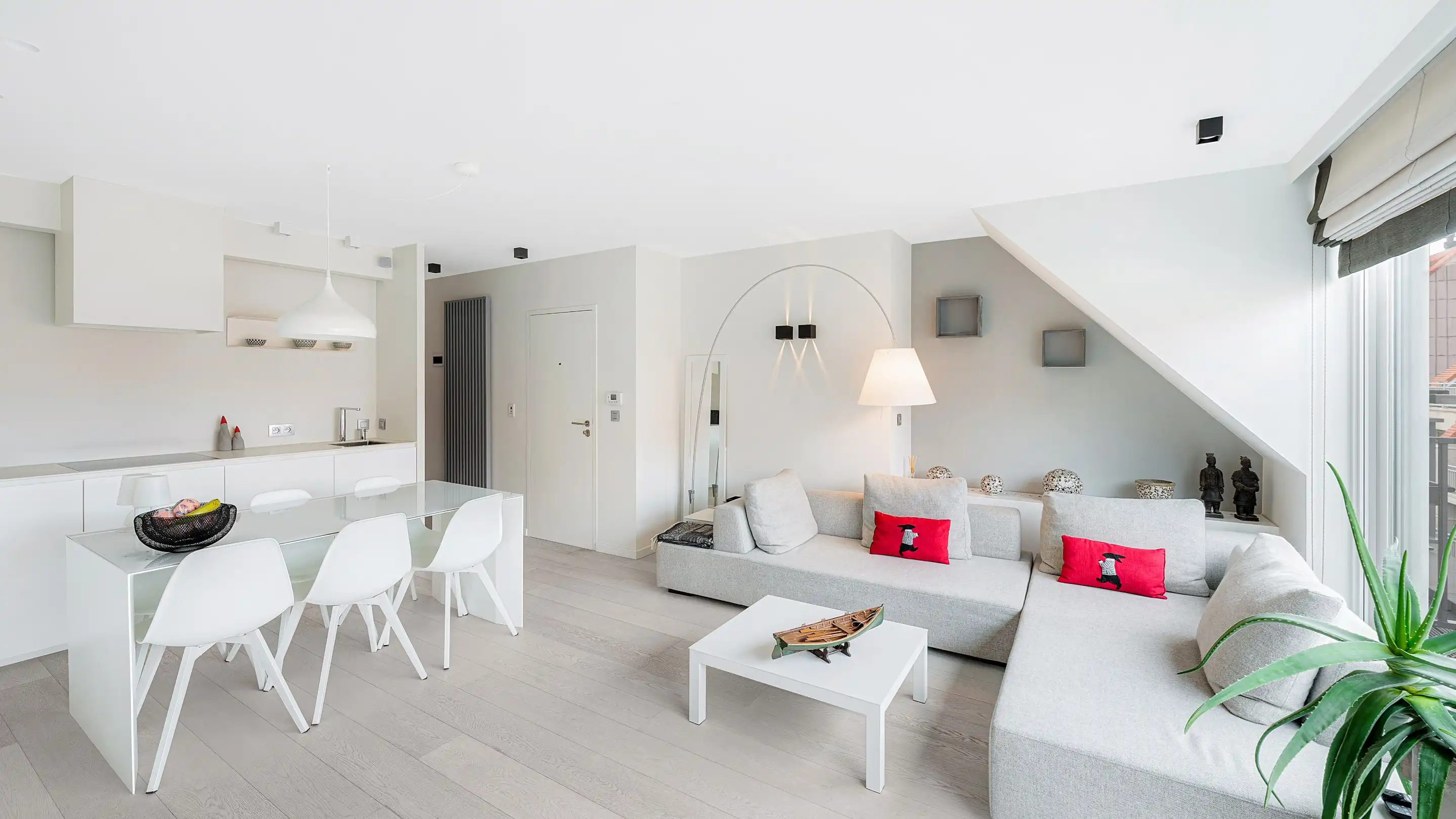 Zeer recent en mooi  duplex dakapp. in perfecte staat  met groot zuidgericht terras dichtbij de Lippenslaan. foto 6