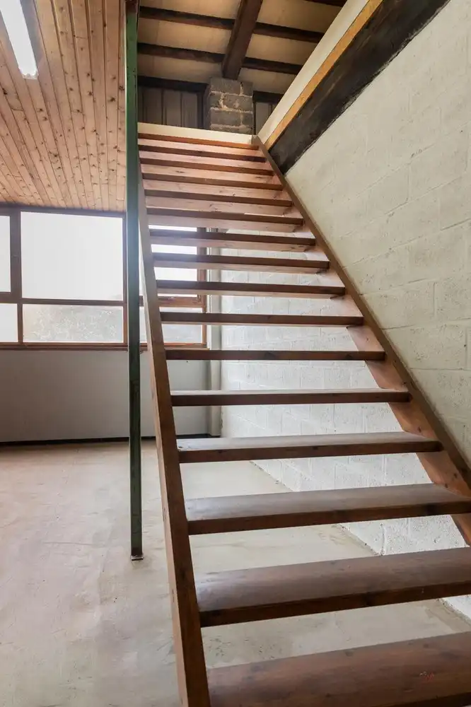 Te huur: Ruime opslagruimte met kantoren – Meerstraat 23, Zutendaal foto 8