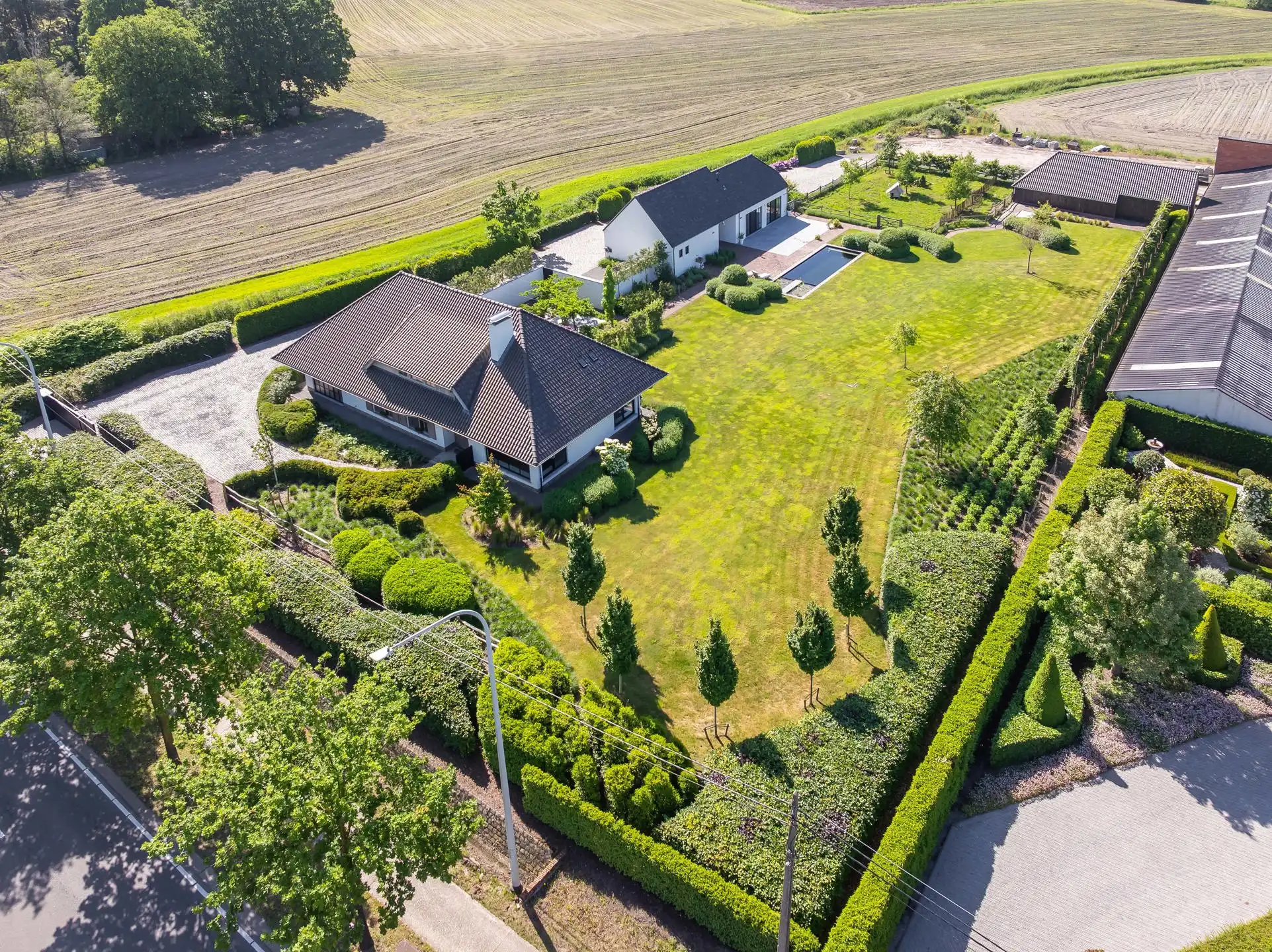 Luxueuze villa met bijgebouw en mogelijkheid tot aankoop achtergelegen weilanden.  foto 30