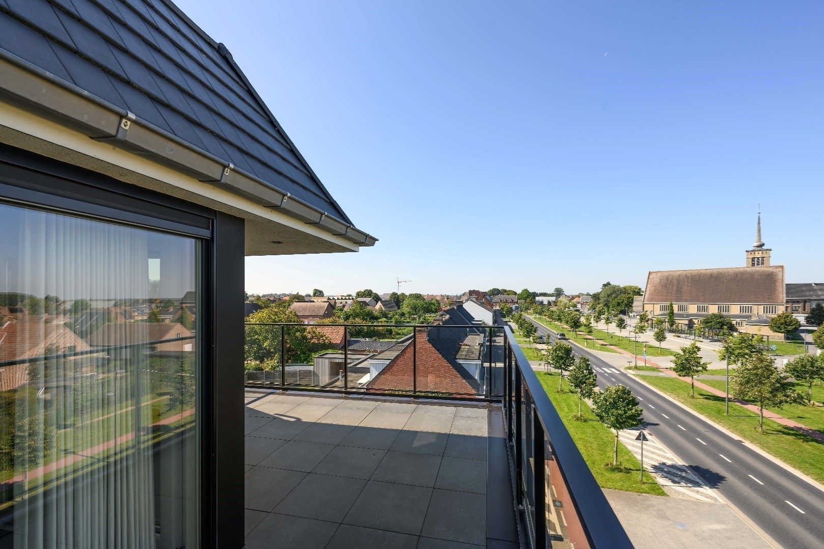 LUXUEUZE PENTHOUSE (BJ 2019) MET GUNSTIGE LIGGING foto 4