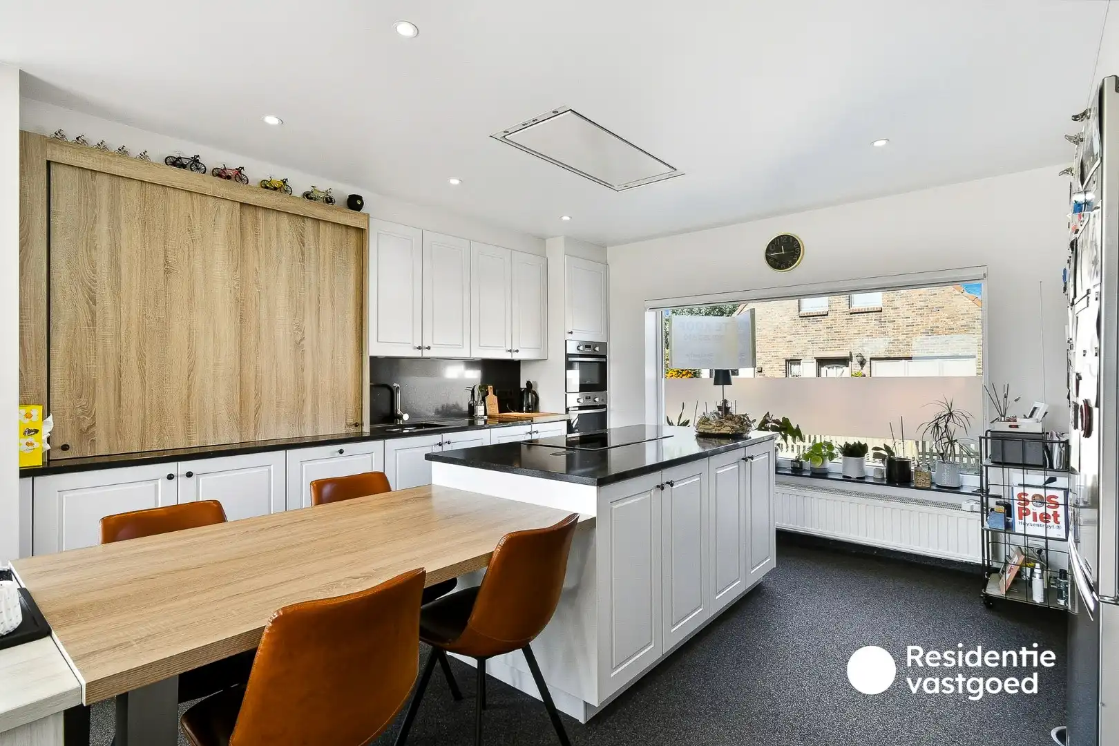 Ruime en instapklare villa met 4 slaapkamers, garage, tuin en 2 terrassen foto 6