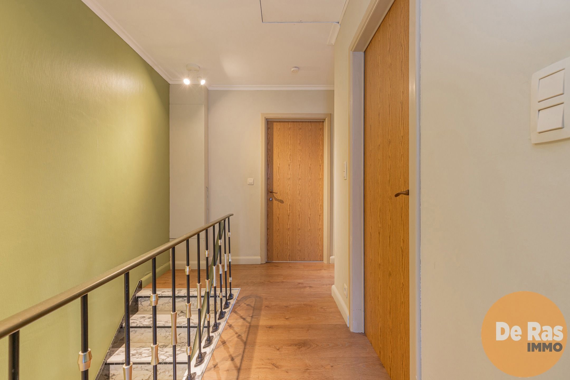 HILLEGEM - Stevige halfopen bebouwing op een rustige locatie foto 8