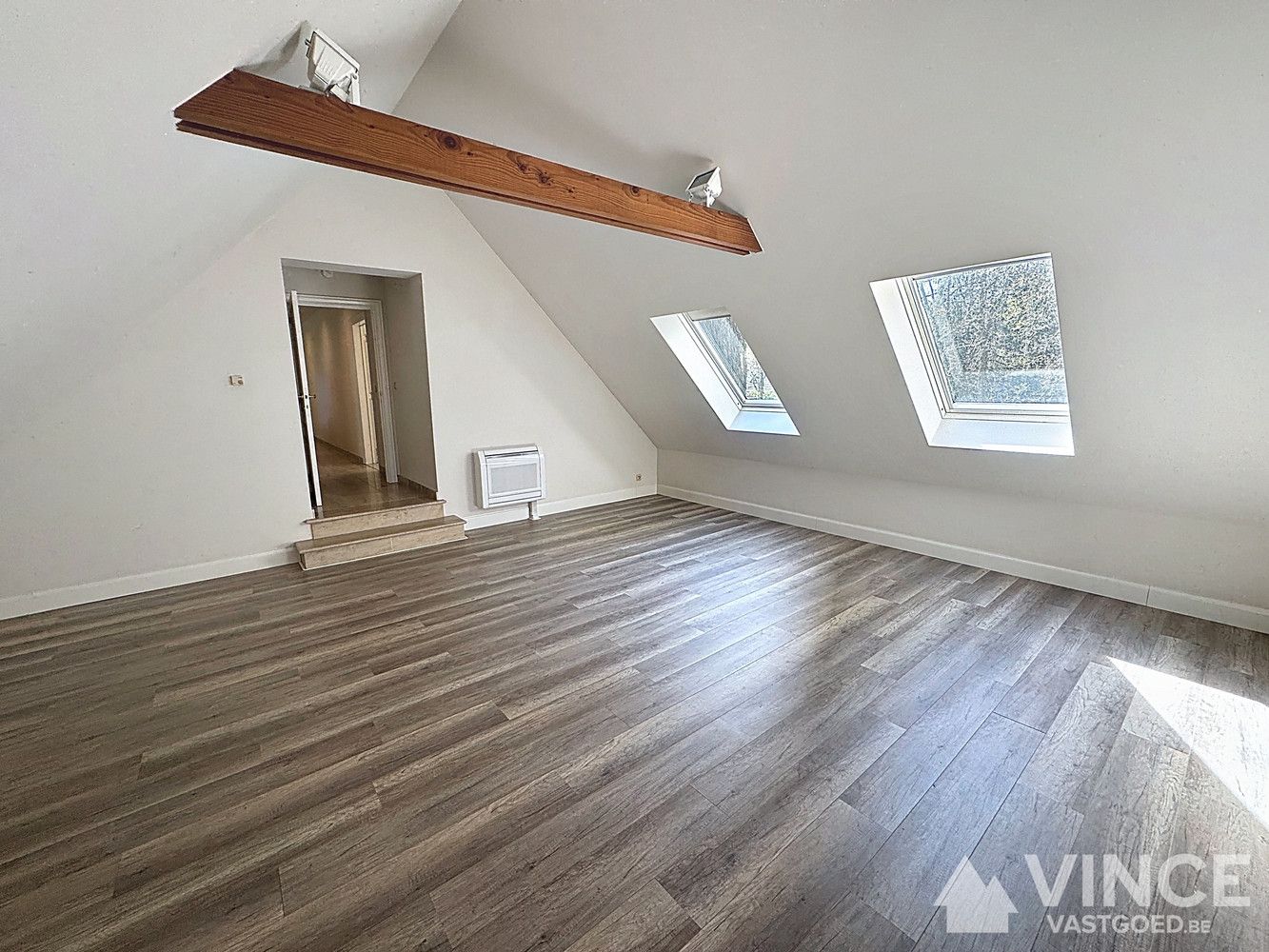 Prachtige villa in een rustige straat, omringd door groen foto 26