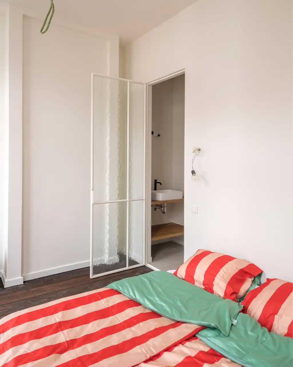 Gerenoveerd tweeslaapkamerappartement met zonnig terras in een voormalige herenwoning, nabij het historisch centrum van Gent. foto 11