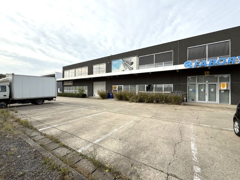 Moderne KMO-unit met magazijn en kantoorruimte in Mariakerke foto 2