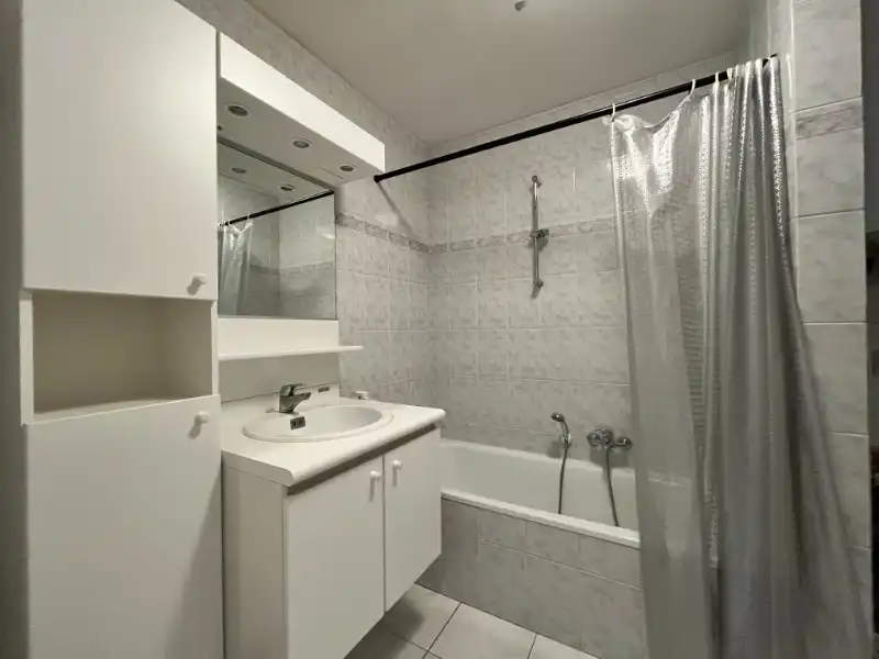 2 slaapkamer appartement met terras foto 12