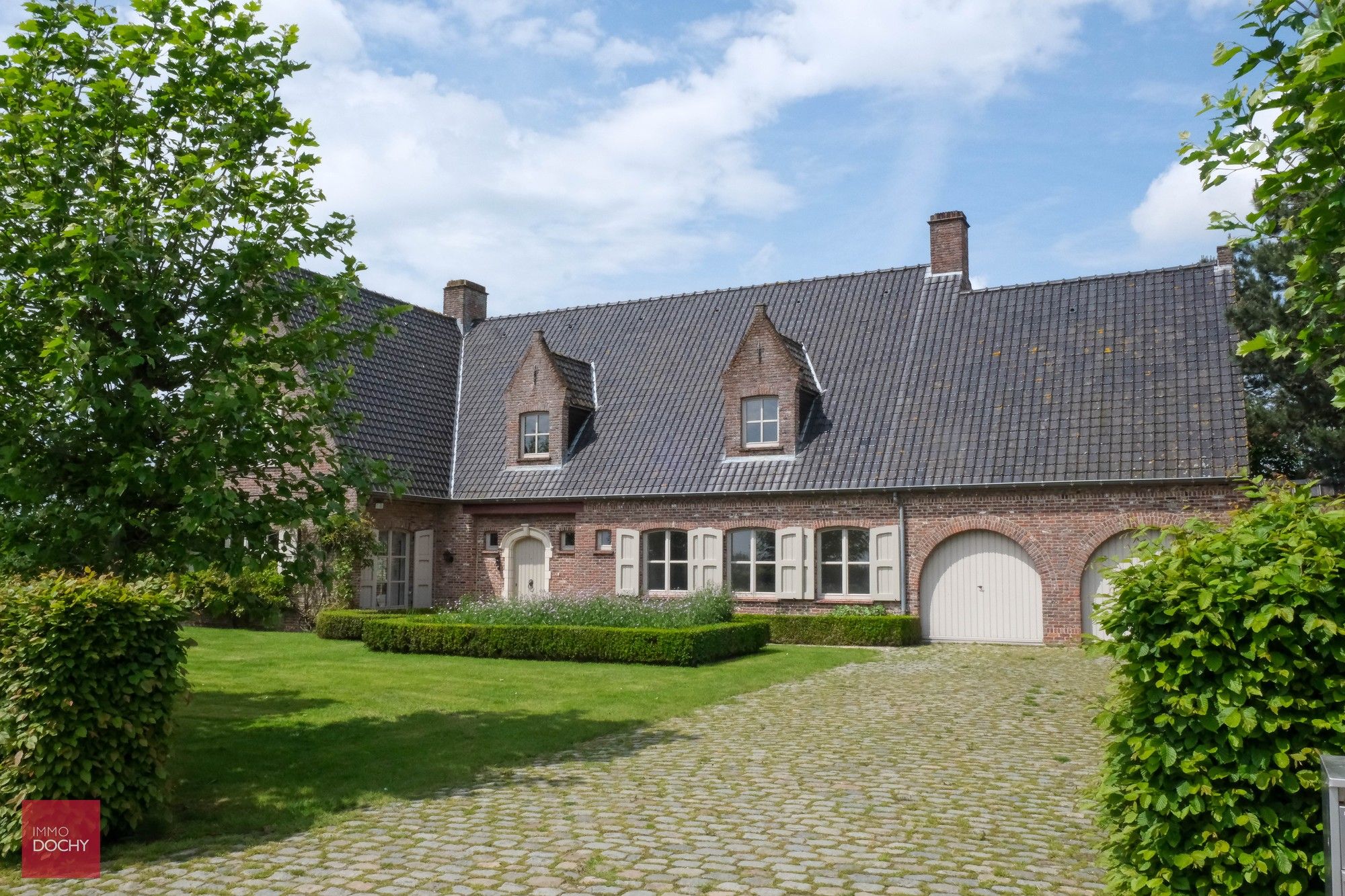 Landelijk gelegen standingvolle VILLA met toegangsweg foto 11