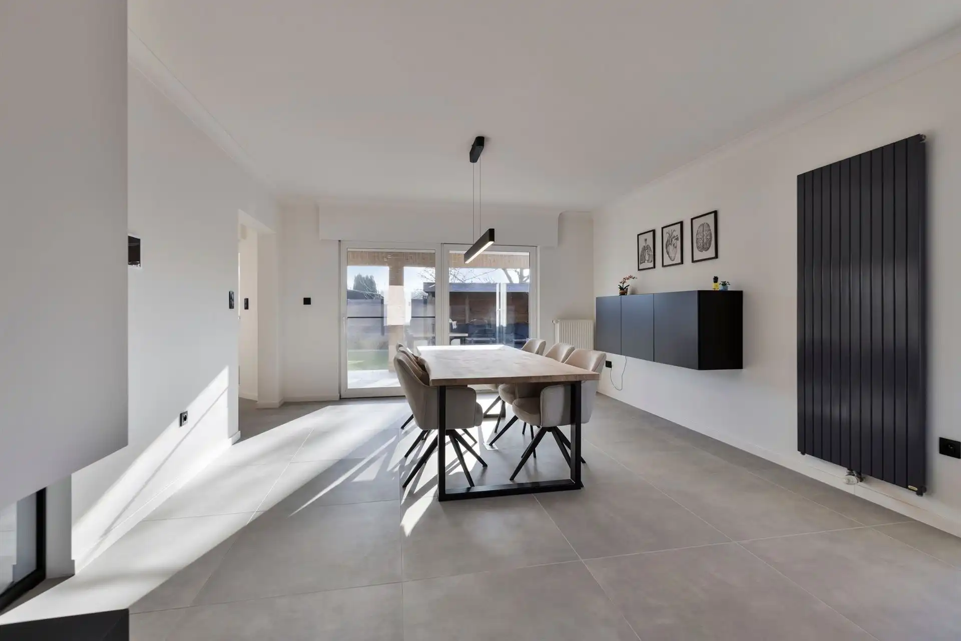 Gerenoveerde en energiezuinige woning met hoogwaardige afwerking in een rustige woonwijk te Wiemesmeer foto 6