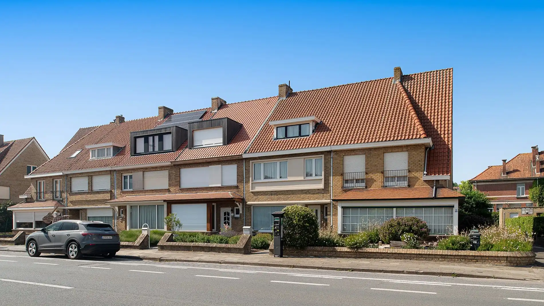 Huis met groot volume en garage te Knokke foto 2