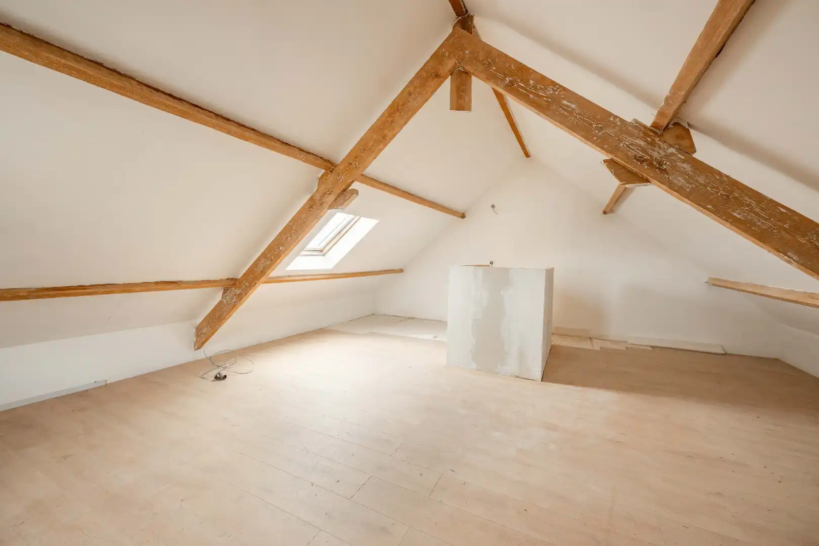 Verder te renoveren woning op toplocatie in Lichtervelde foto 15