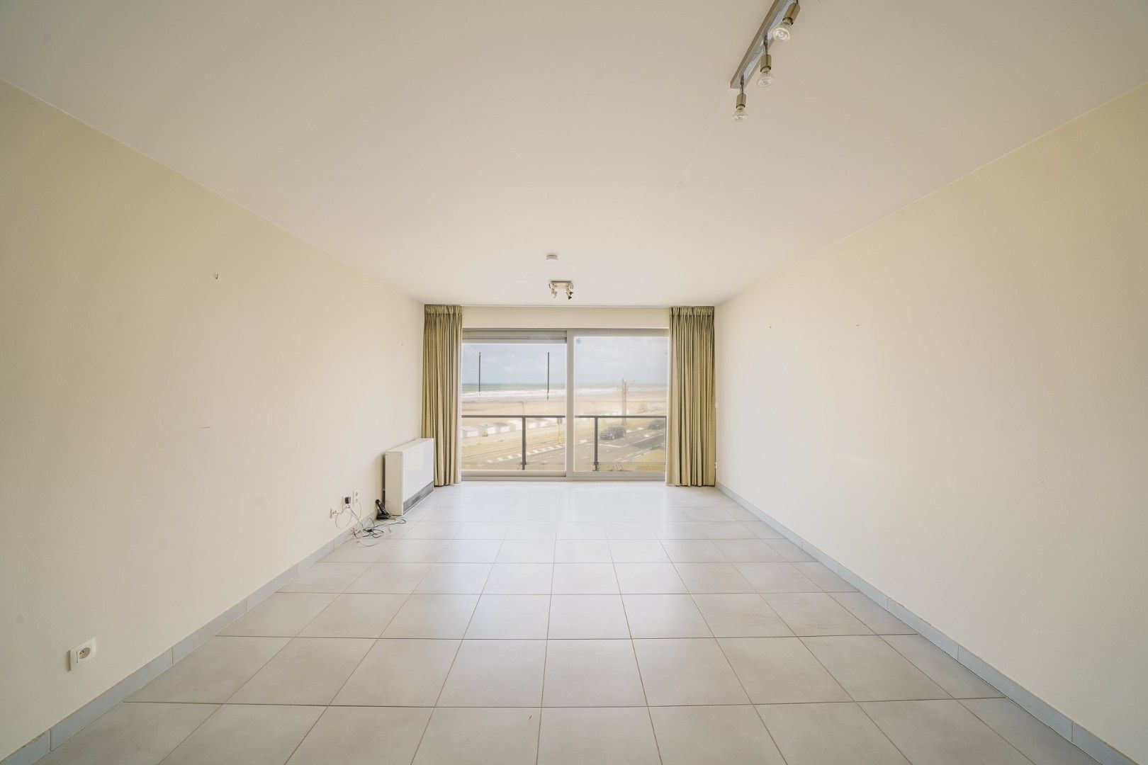 Instapklaar 2-slaapkamerappartement met zeezicht te Oostende foto 4