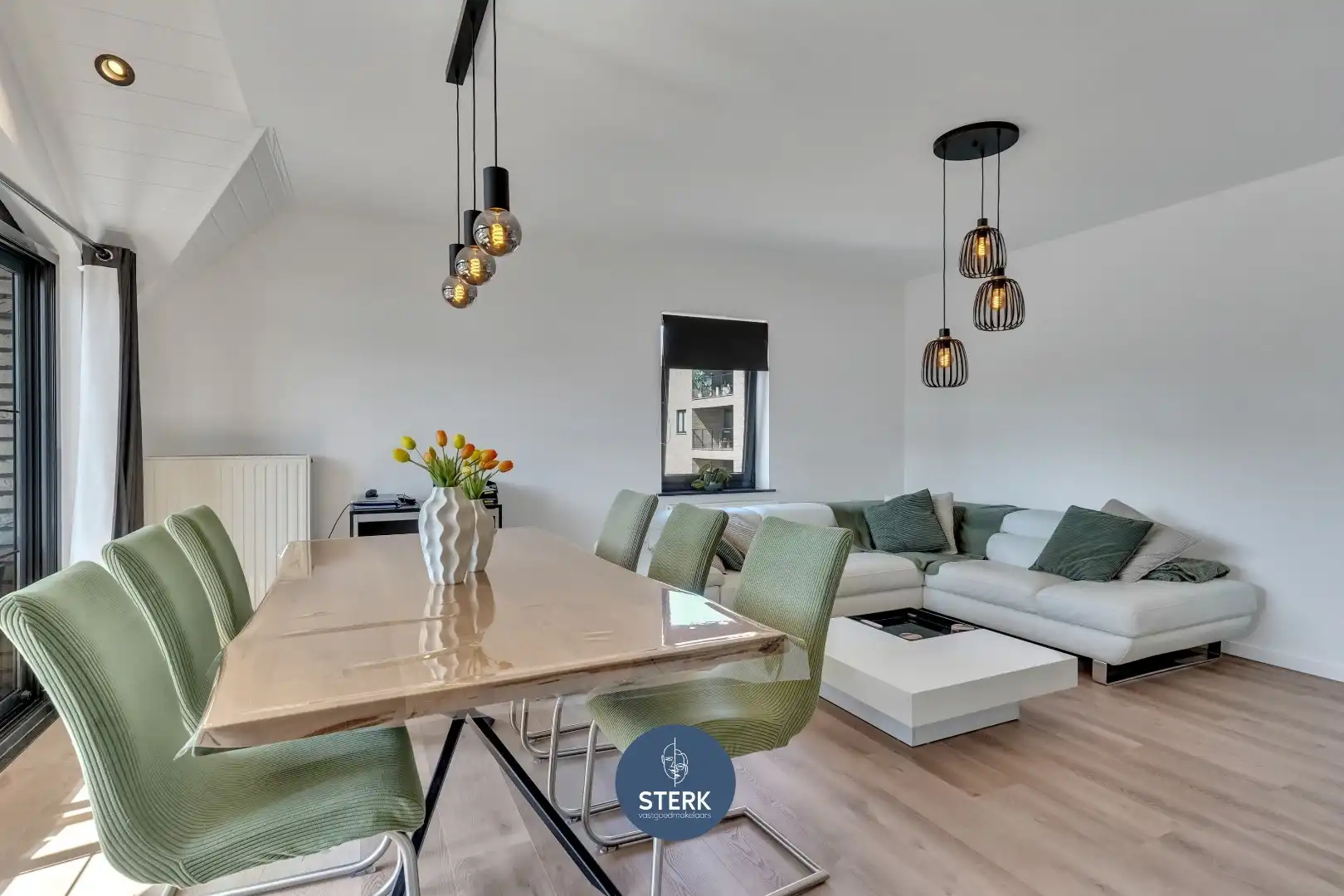 APPARTEMENT MET VERHUURDE STUDIO + 2 GARAGES IN HET CENTRUM VAN LANAKEN !  foto 8
