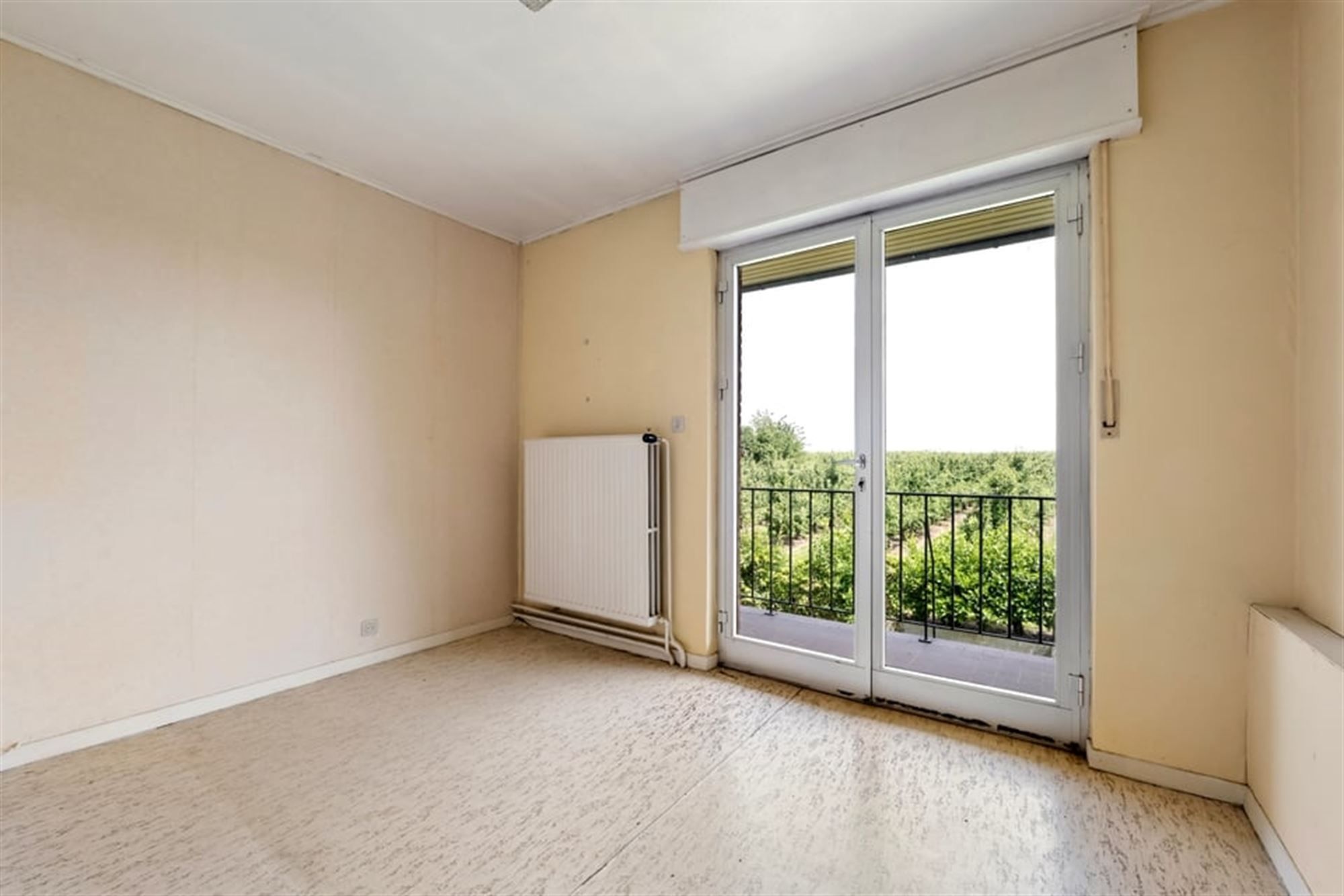 RUIME VILLA MET PRACHTIG UITZICHT EN ENORM VEEL POTENTIEEL IN JEUK  foto 28