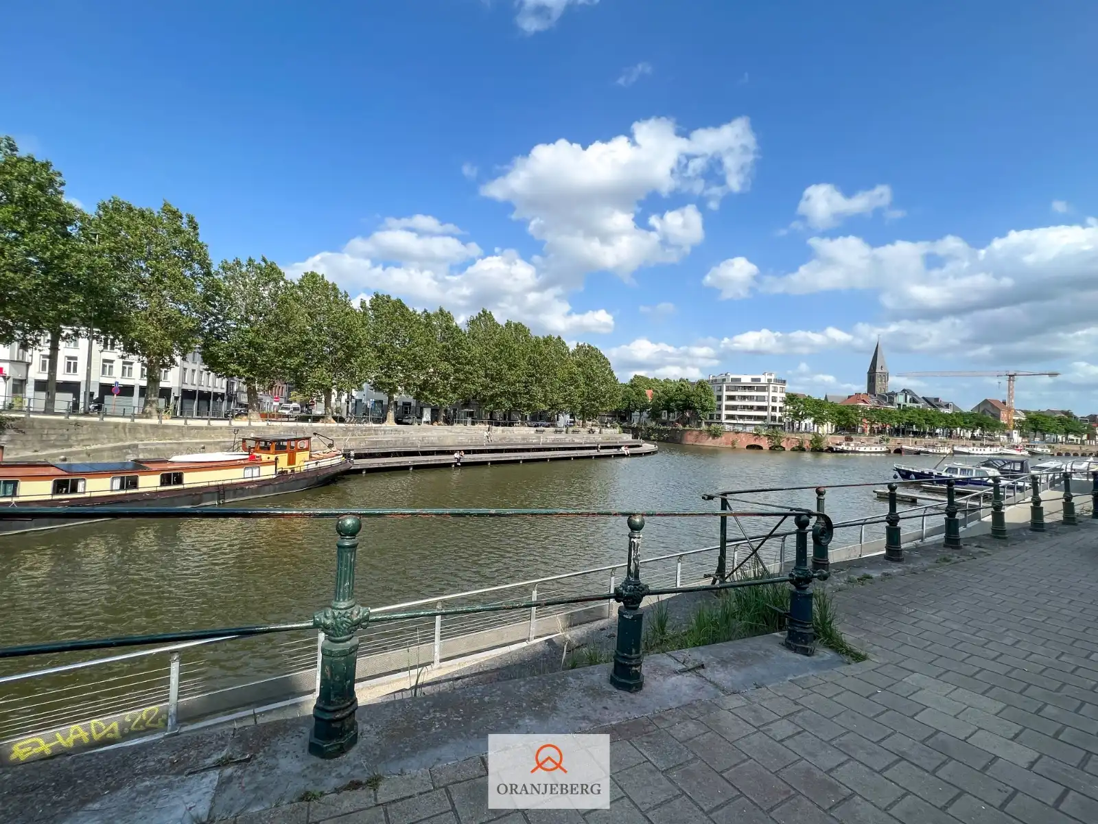 Multifunctioneel ruim pand aan Portus Ganda foto 15
