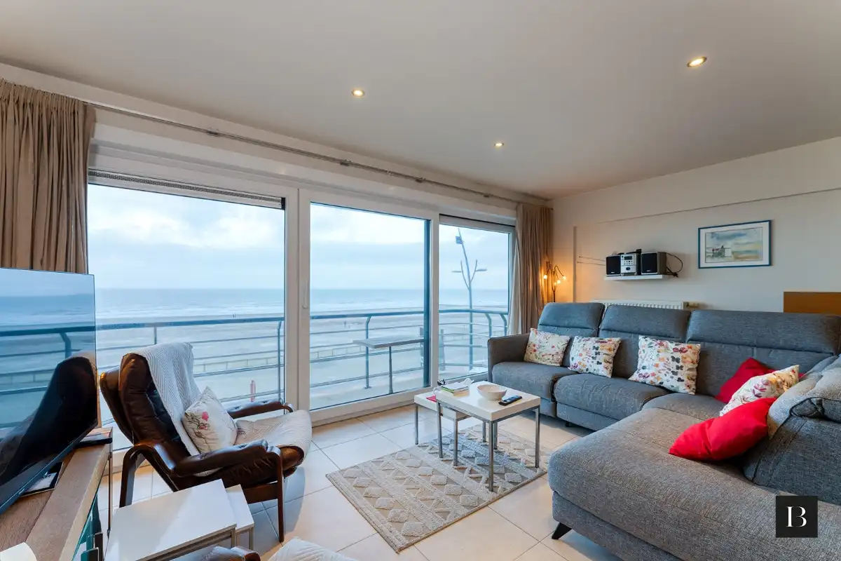 prachtig appartement op de zeedijk te Blankenberge foto 2