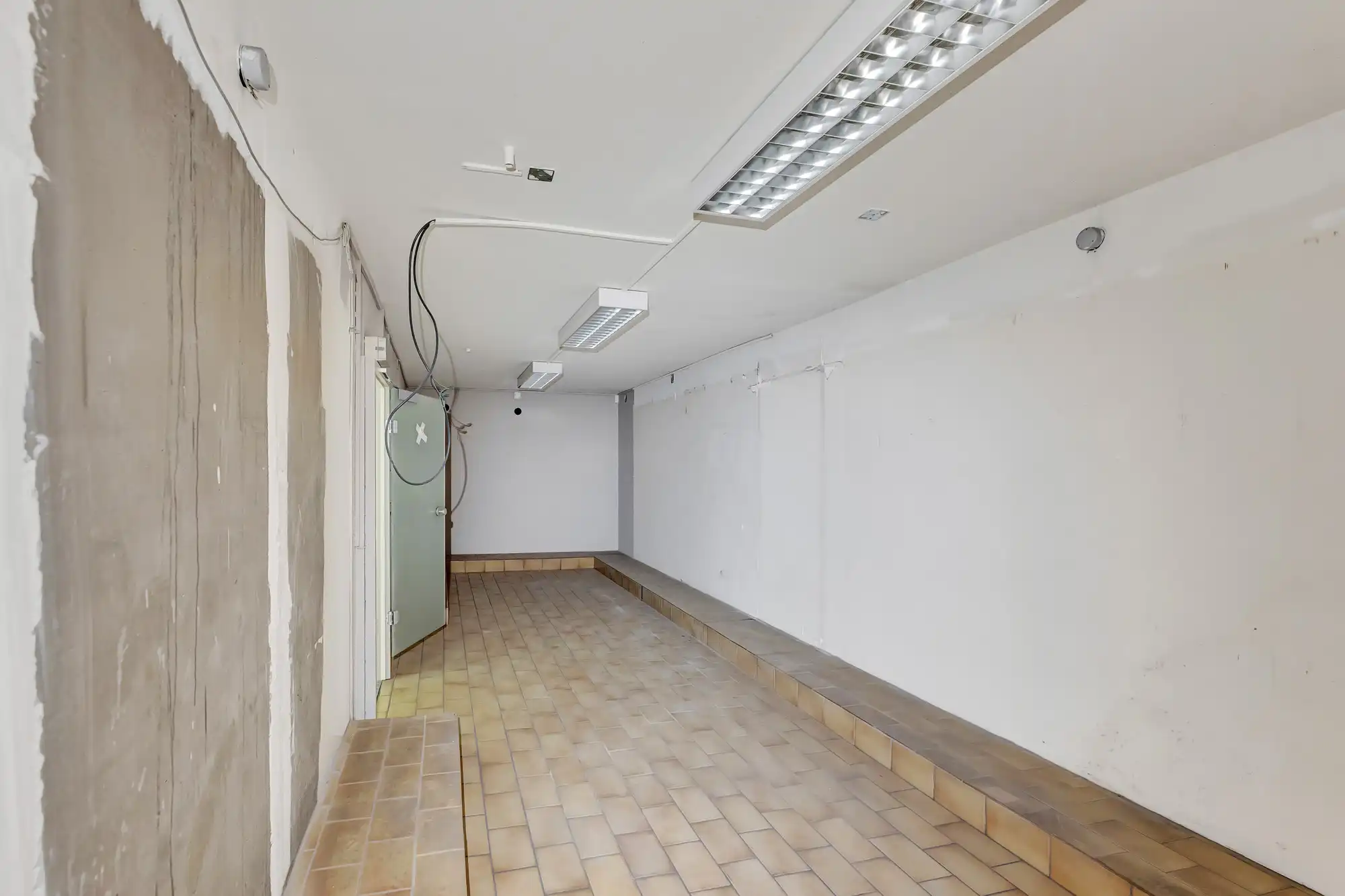 Ruim handelspand met ingebouwde kluis te koop in Moorsel foto 15