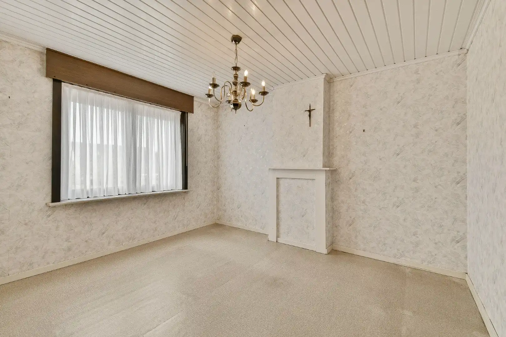 Rijwoning met veel potentieel op centrale ligging foto 15