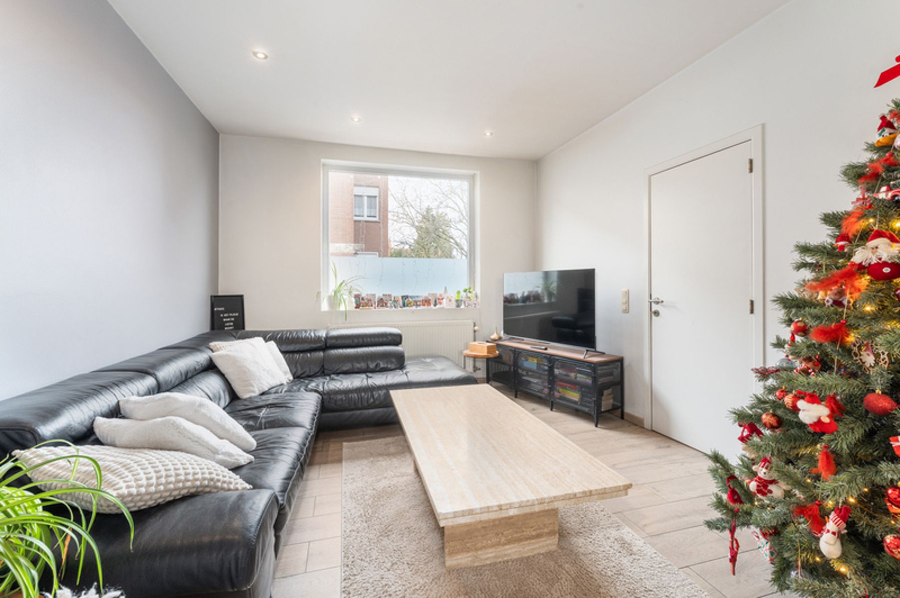 Vernieuwde woning met garage en stadstuintje foto 6