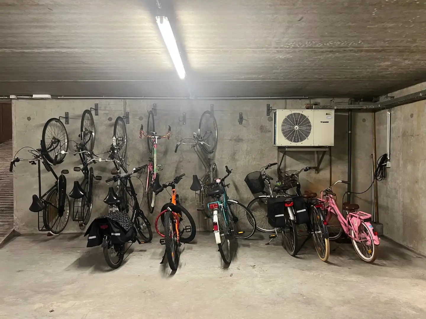1-slaapkamer appartement met ondergrondse parkeerplaats foto 16