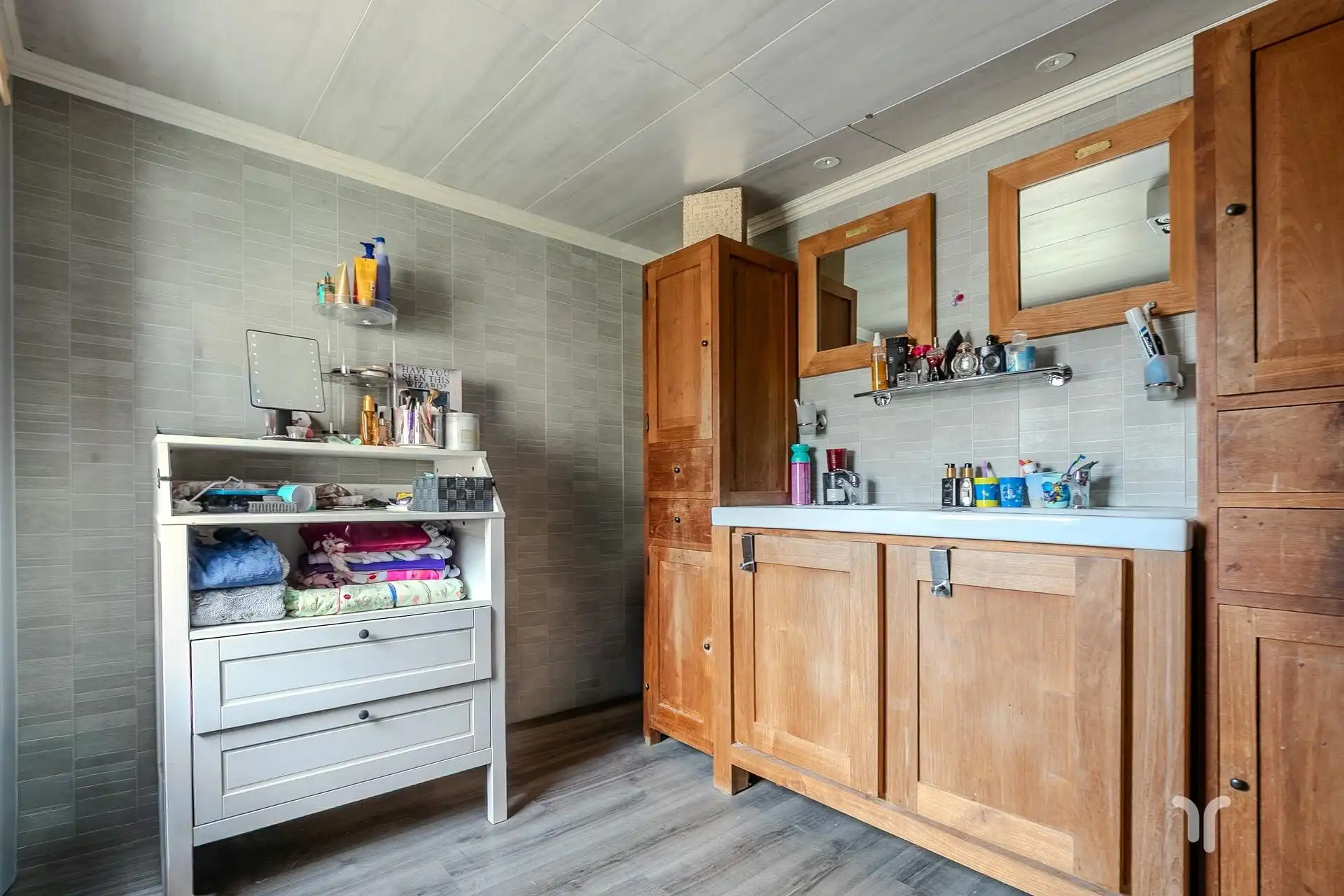 Rijwoning met ruime tuin, uitweg met garage en uitbreidingsmogelijkheden. foto 8