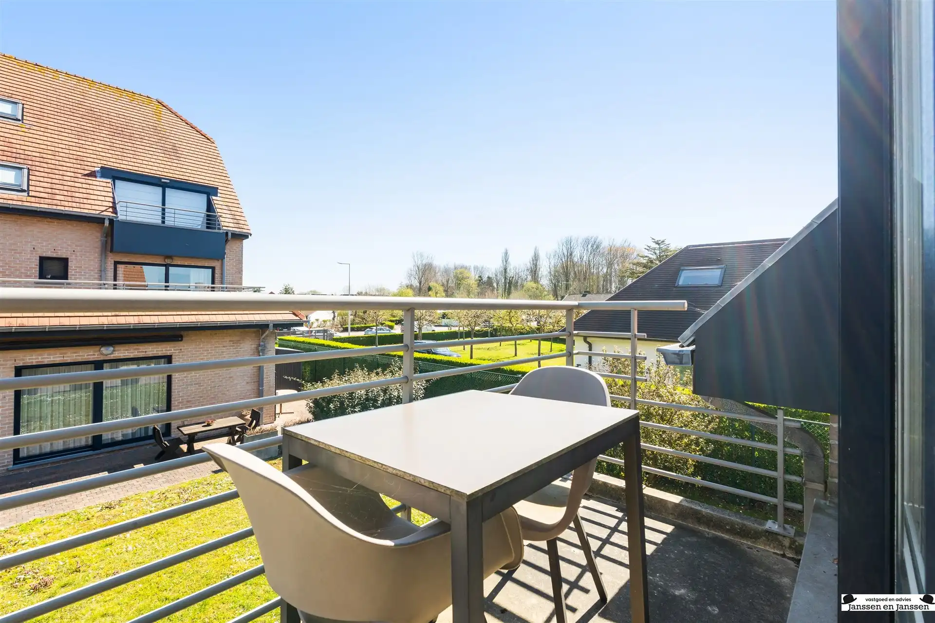 Duplex appartement met ondergrondse parking nabij het strand foto 6