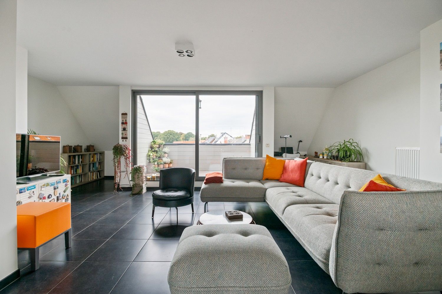Ruim duplexappartement met 2 slaapkamers op toplocatie te Lint foto 2