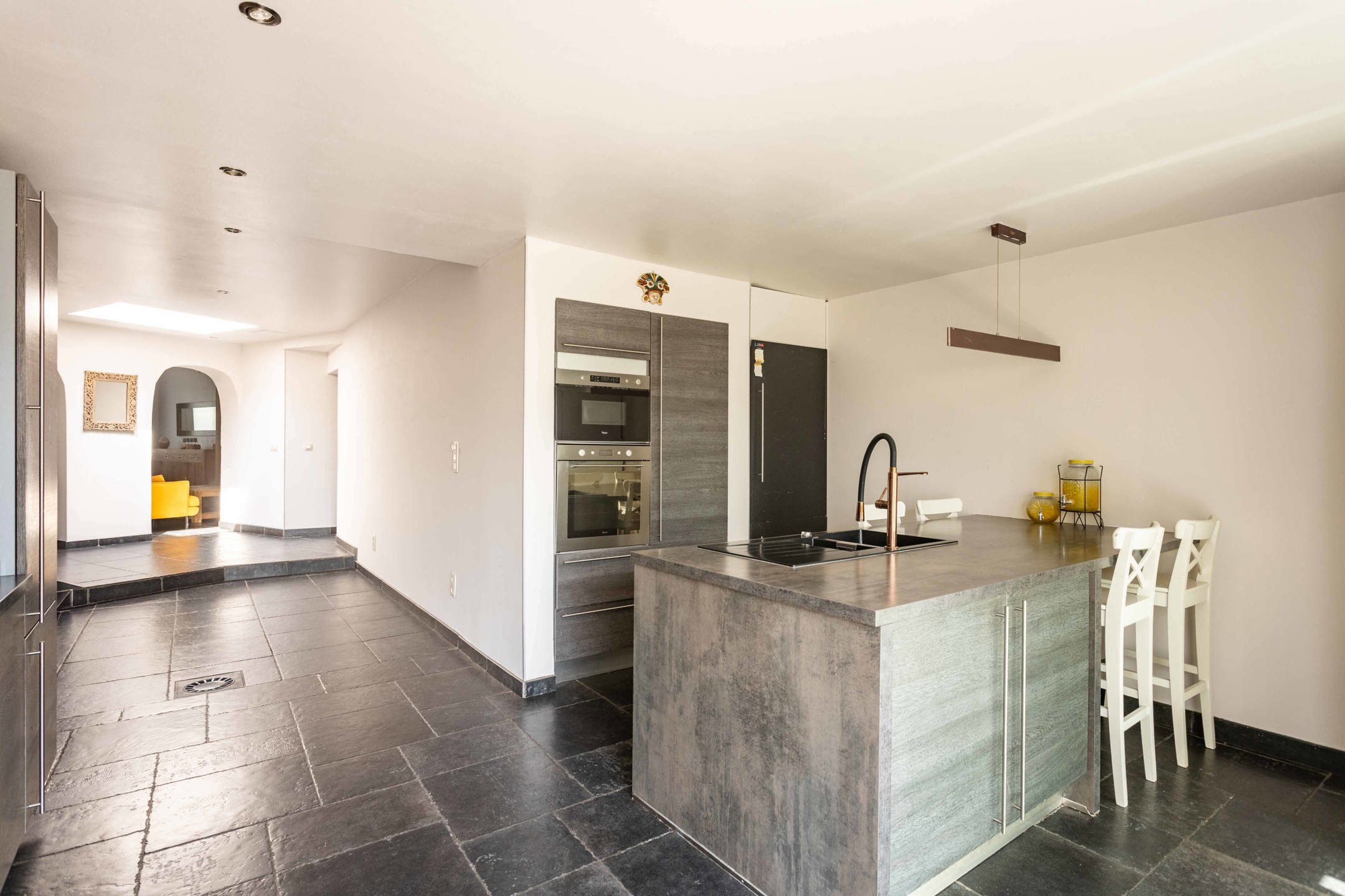 Instapklare & ruime woning op een toffe locatie foto 9