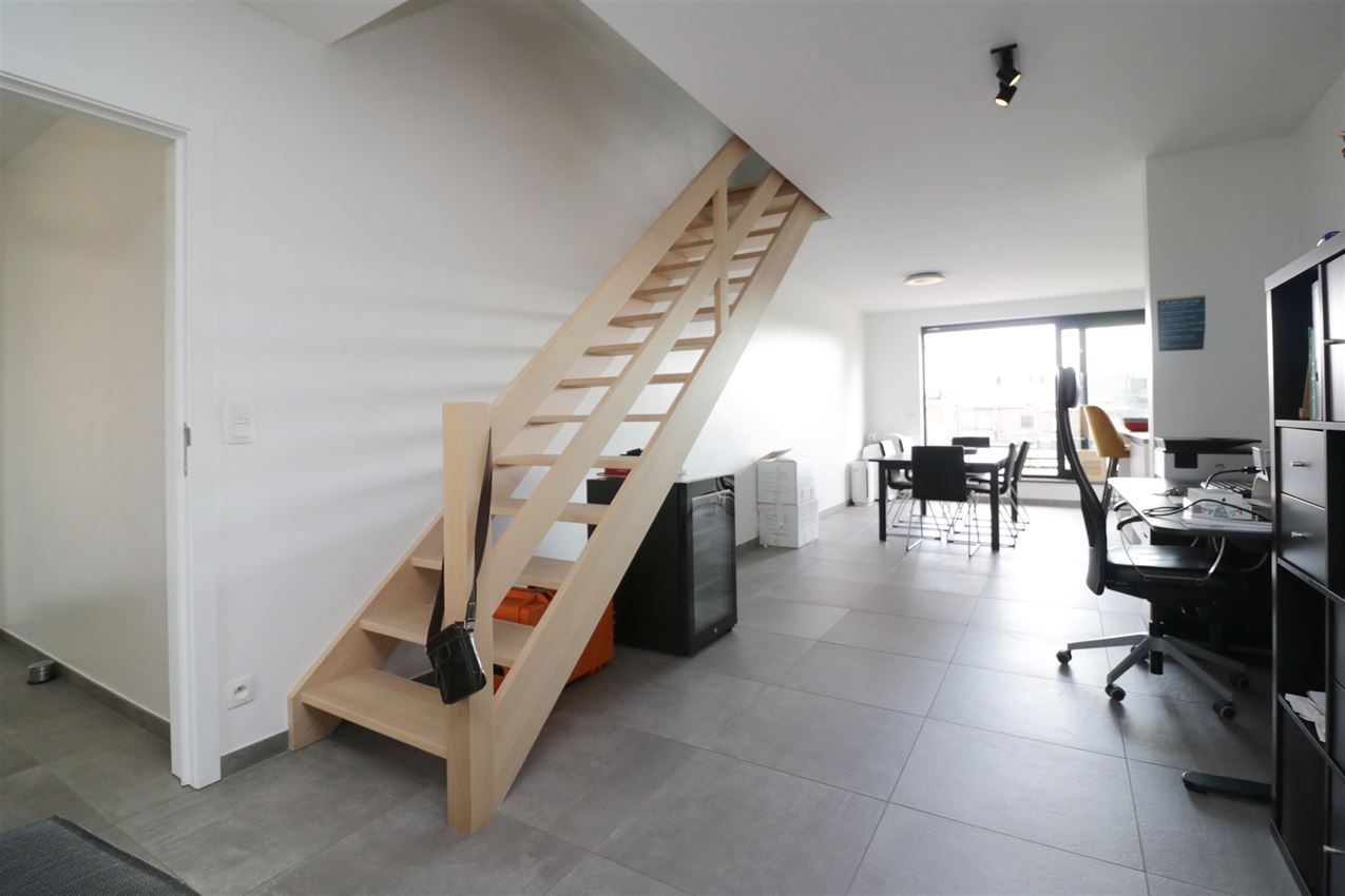 Duplex met 2 slpk., zuidterras en autostplts op rustige locatie foto 6