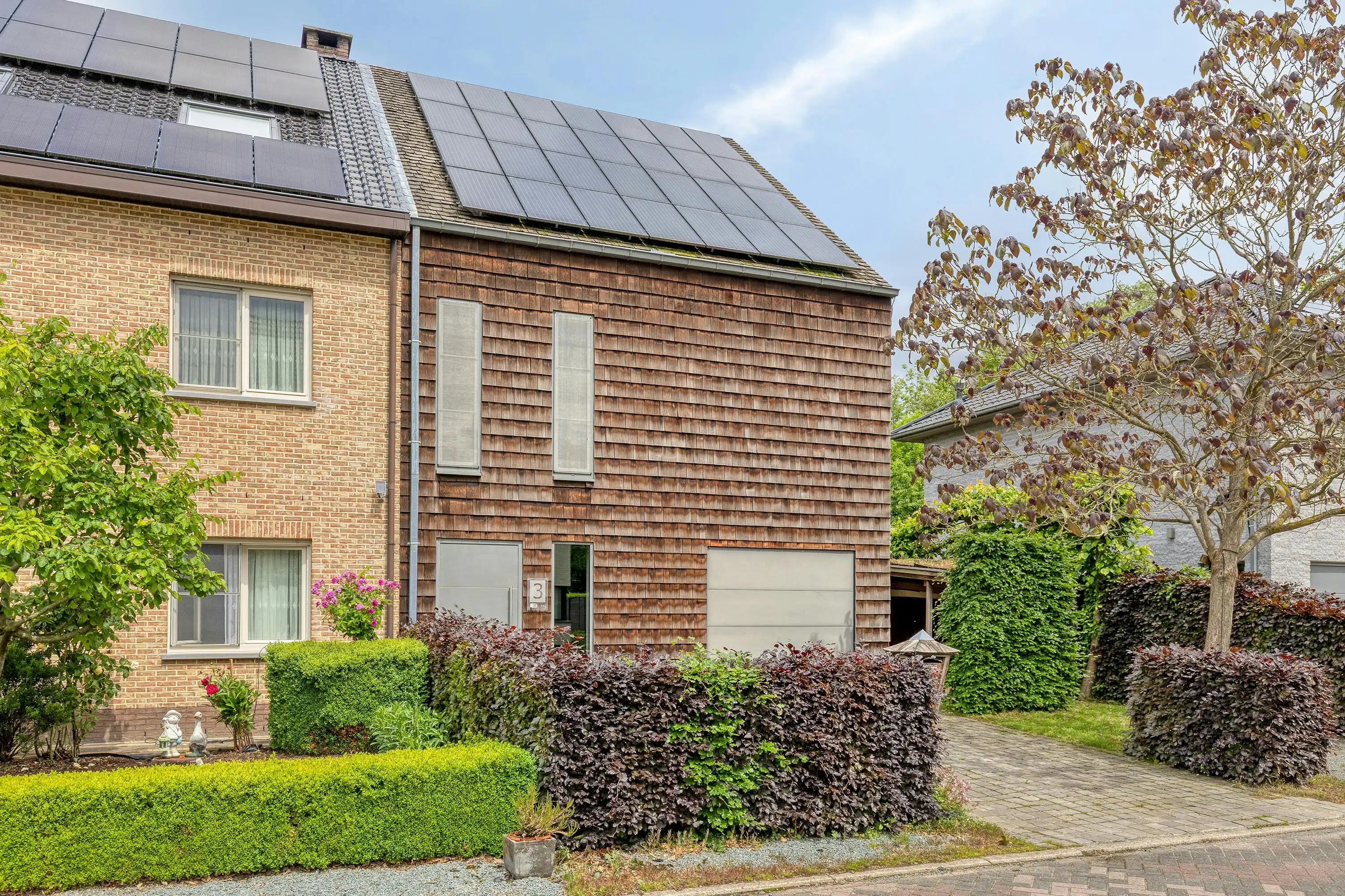 Recente halfopen bebouwing te koop in Kruibeke foto {{pictureIndex}}