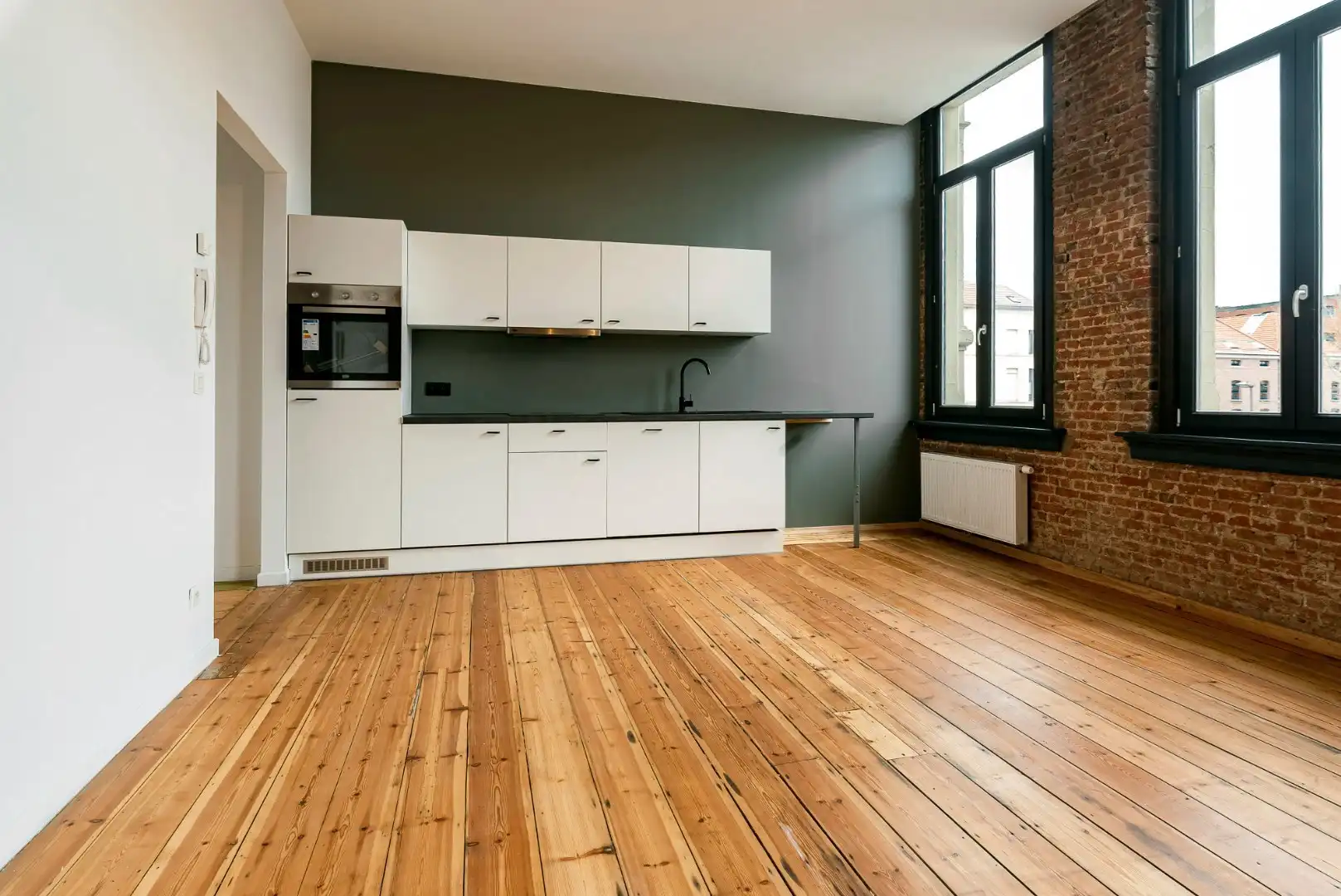 Pareltje tussen het MAS en de oude stad! foto {{pictureIndex}}