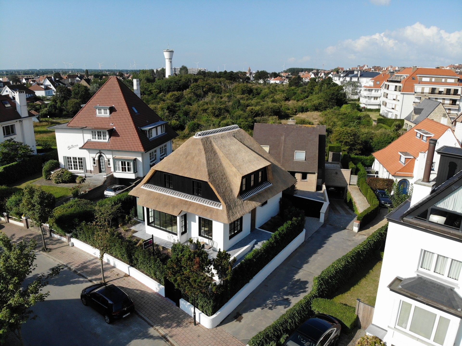 Luxueus gerenoveerde villa op toplocatie op 100m van het strand foto 1