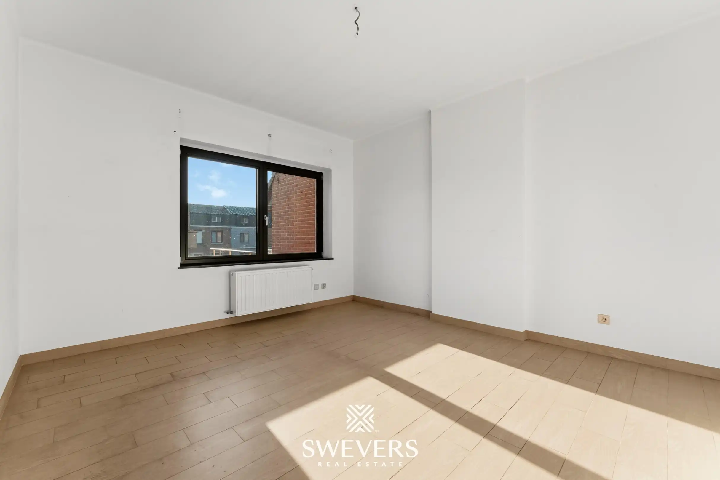 Verrassend ruime gezinswoning: 4 slaapkamers, garage, kelder & zolder foto 12