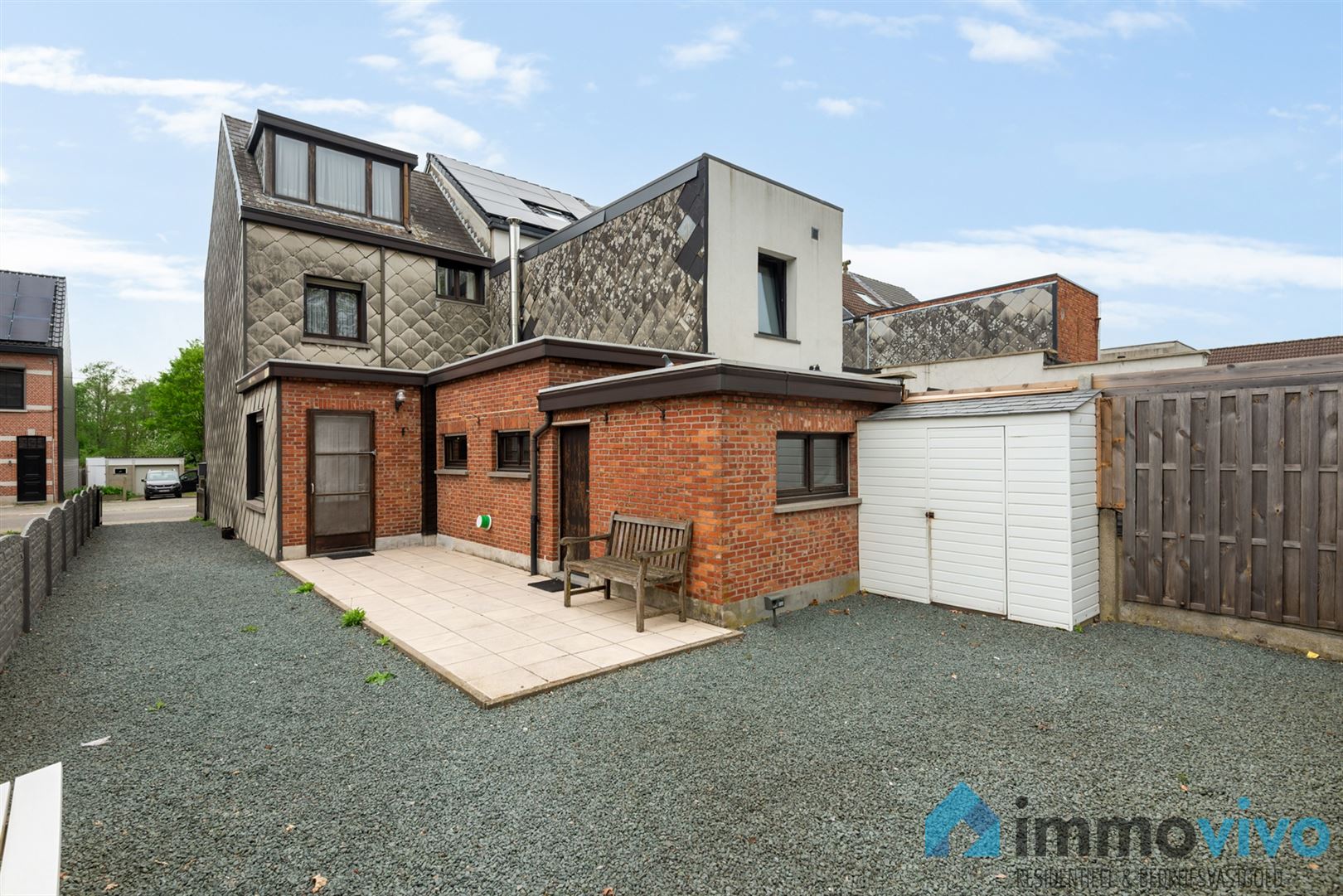 Leuke woning met renovatiepotentieel nabij het centrum foto 3