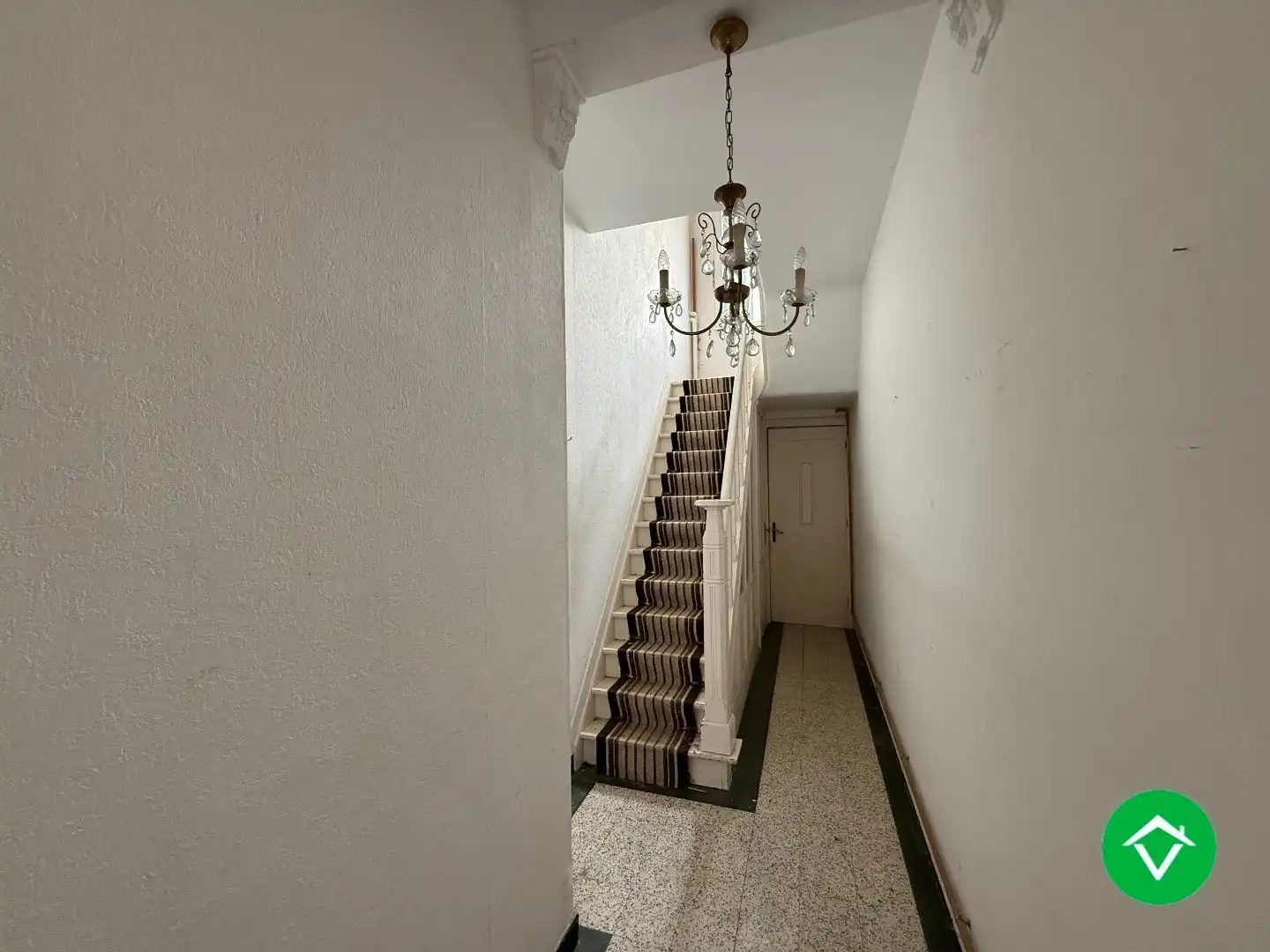 Rijwoning met 3 slaapkamers en tuin op centrale ligging te Roeselare foto 2