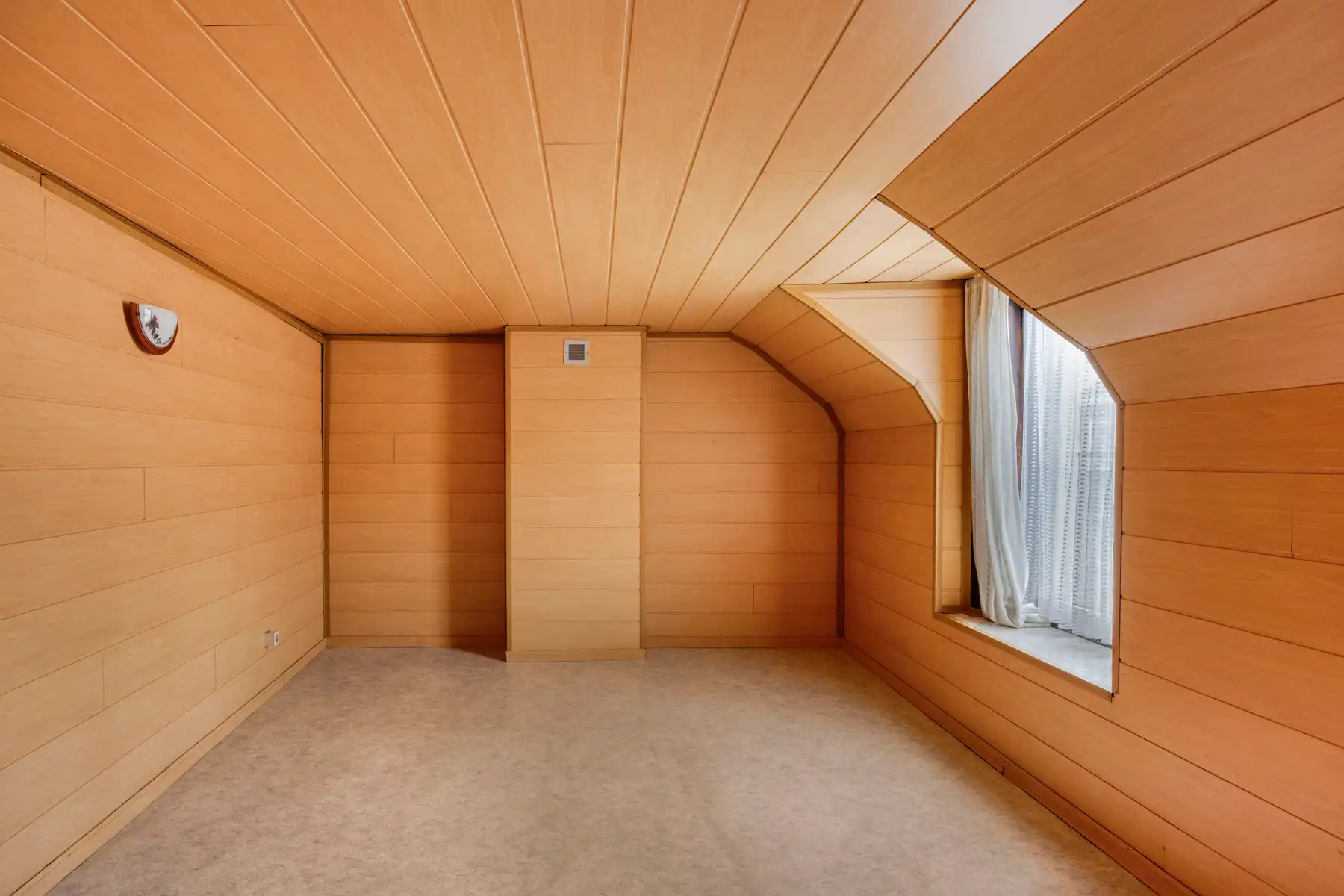 Charmante te renoveren woning met tuin foto 14